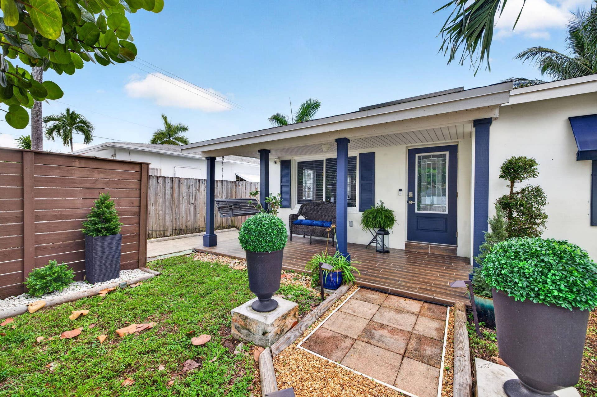 1140 NE 17TH Avenue, Fort Lauderdale, FL 33304 9 Main House Facade and Landscape
