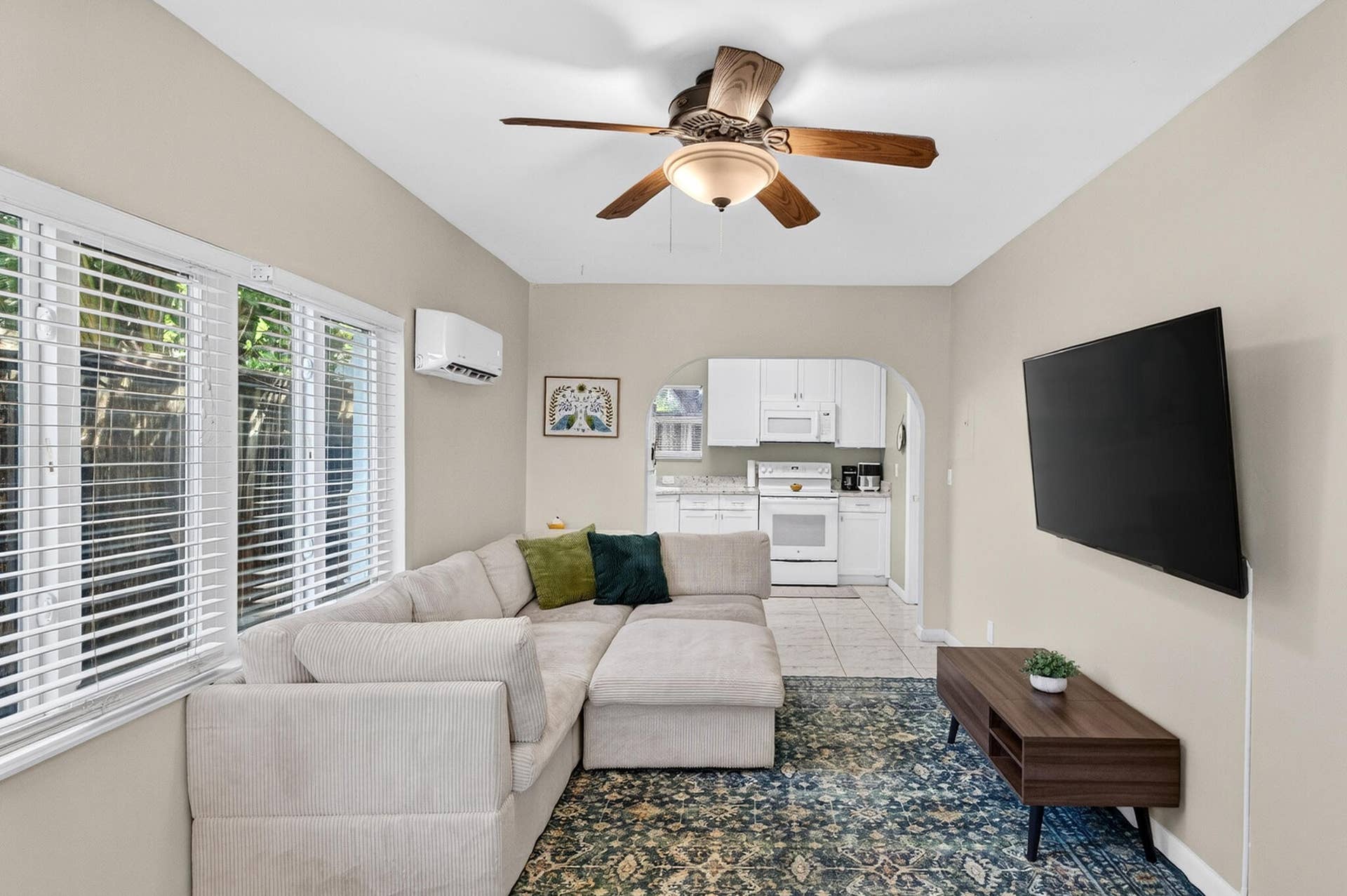 1140 NE 17TH Avenue, Fort Lauderdale, FL 33304 36 Guest House Living Kitchen