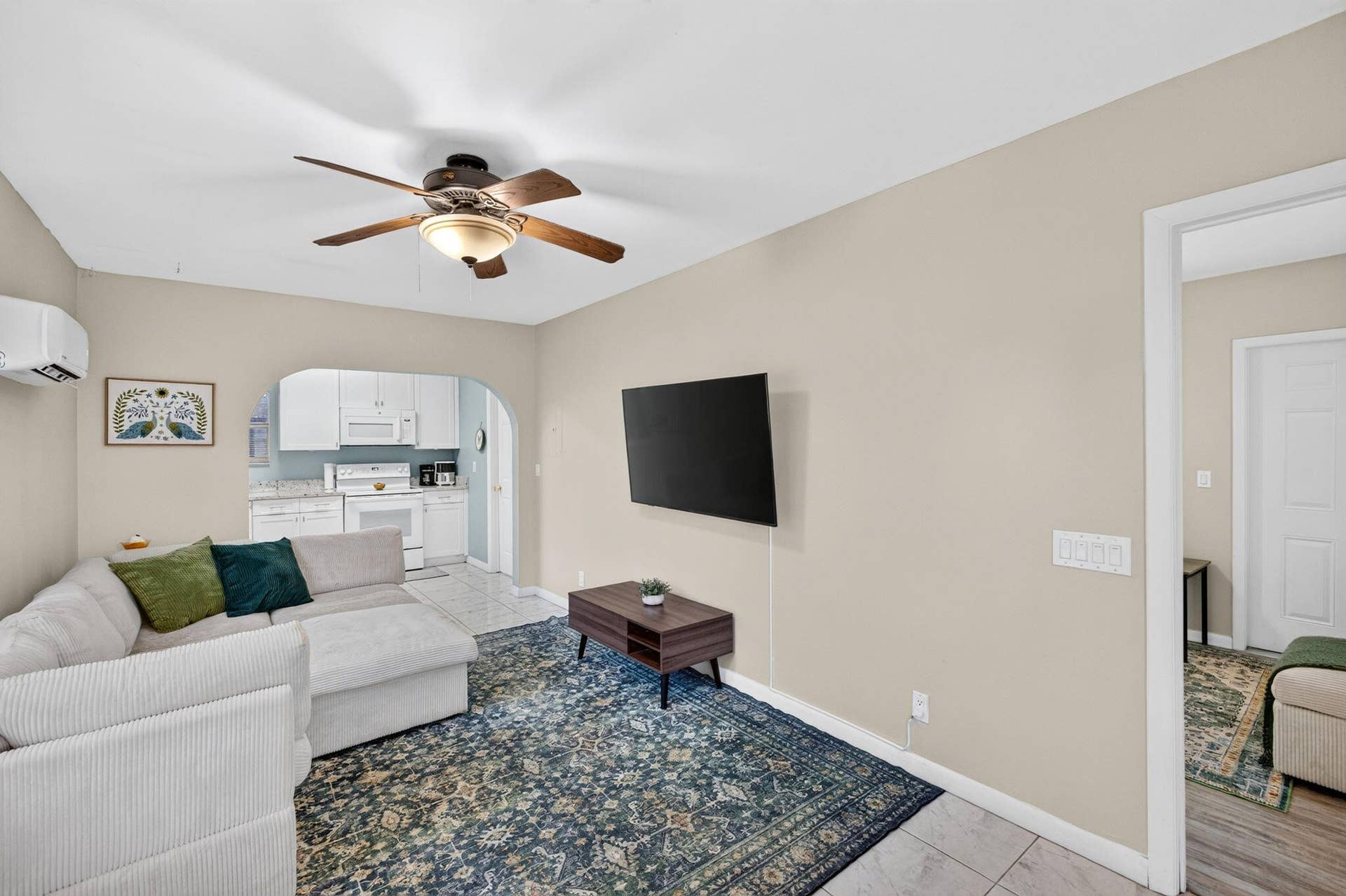 1140 NE 17TH Avenue, Fort Lauderdale, FL 33304 35 Guest House Living