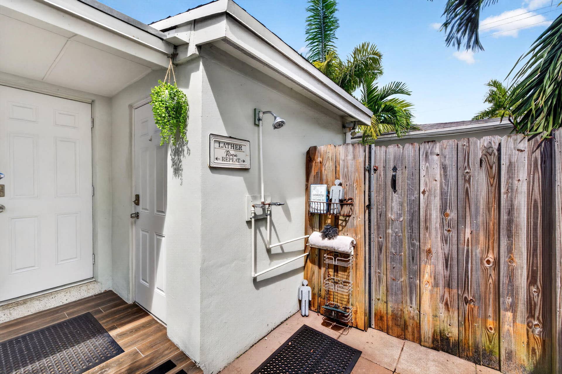1140 NE 17TH Avenue, Fort Lauderdale, FL 33304 49 Outdoor Shower & Laundry