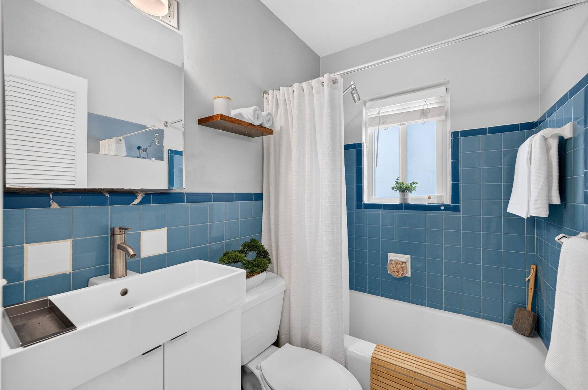 1140 NE 17TH Avenue, Fort Lauderdale, FL 33304 25 Main House Bathroom