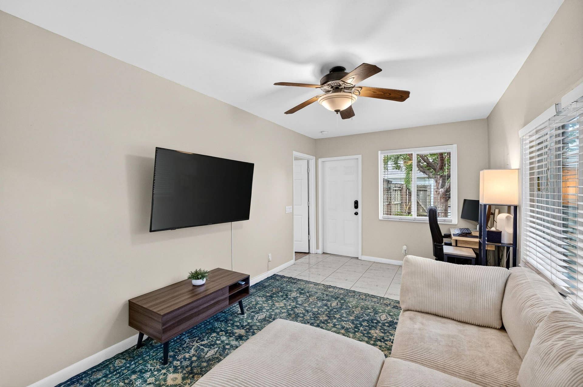 1140 NE 17TH Avenue, Fort Lauderdale, FL 33304 34 Guest House Living