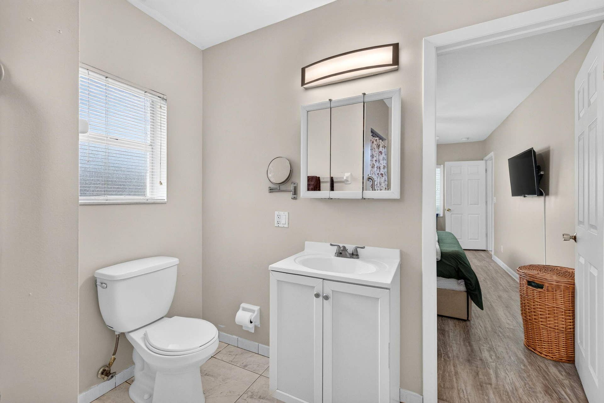 1140 NE 17TH Avenue, Fort Lauderdale, FL 33304 42 Guest House Bath
