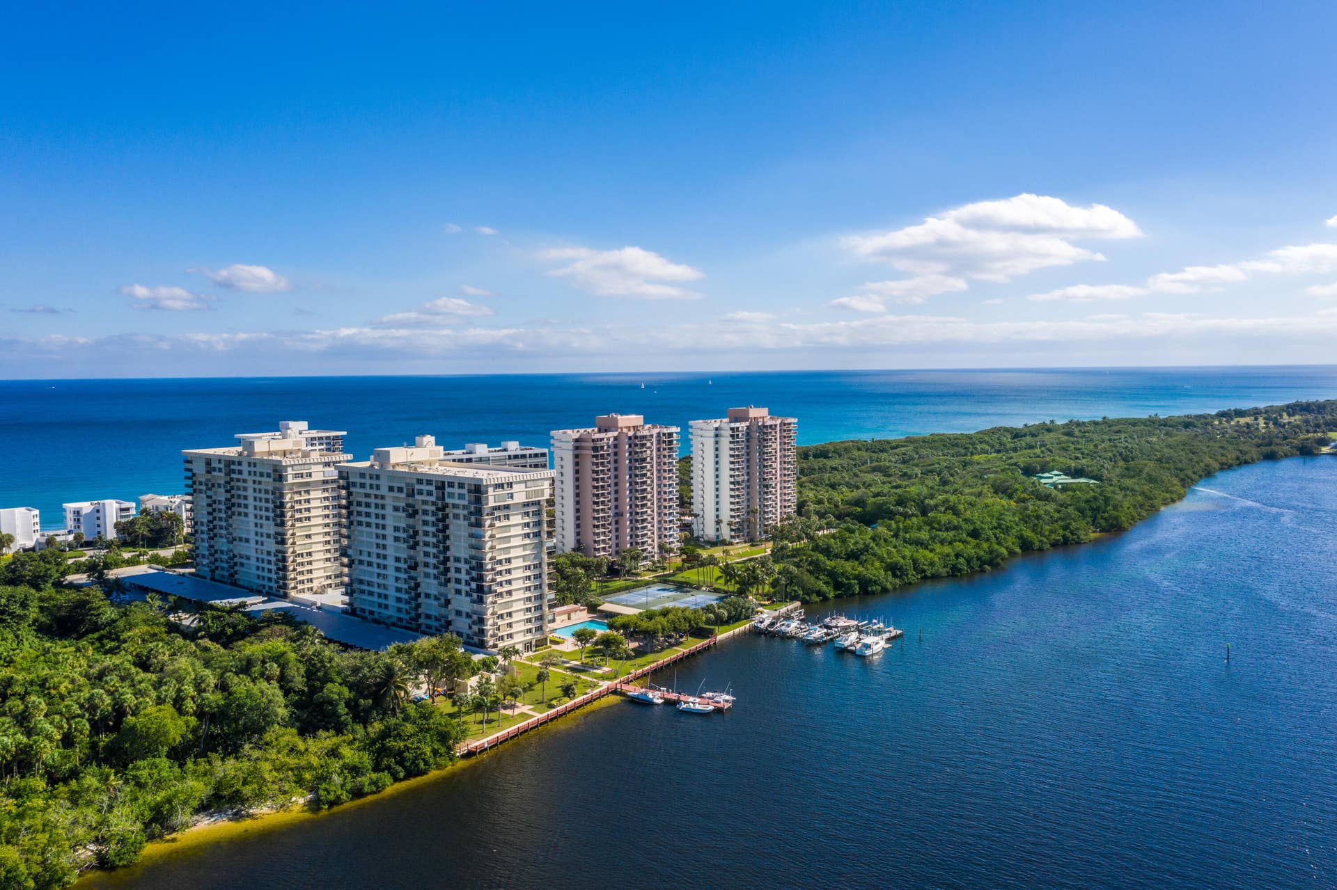 2121 N OCEAN Boulevard, #1004E, Boca Raton, FL 33431 Golf course near by