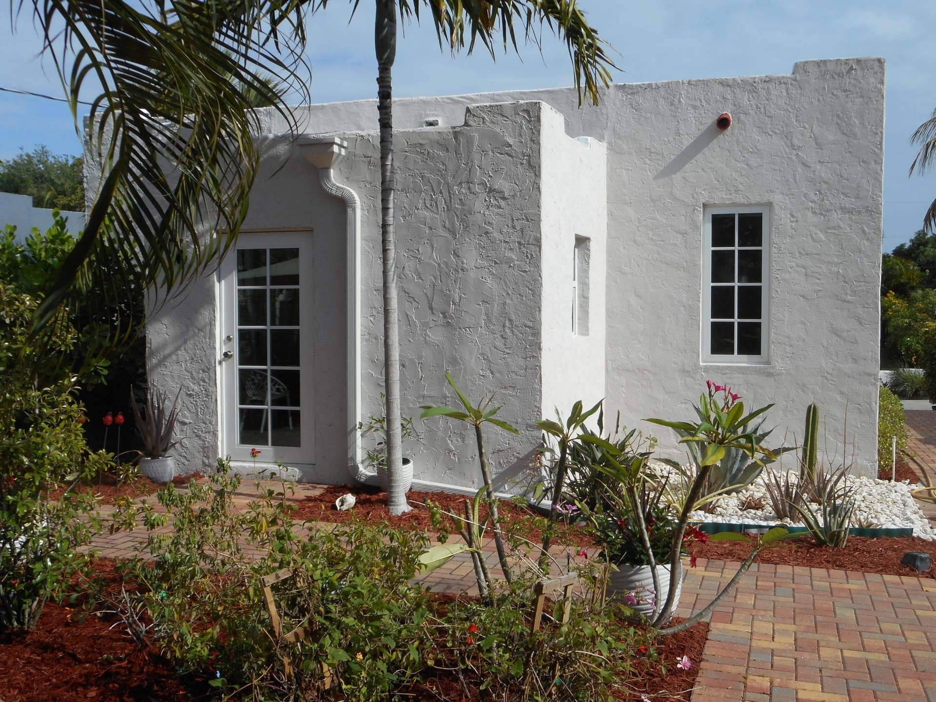 832 BISCAYNE Drive, West Palm Beach, FL 33401 DSCN4562