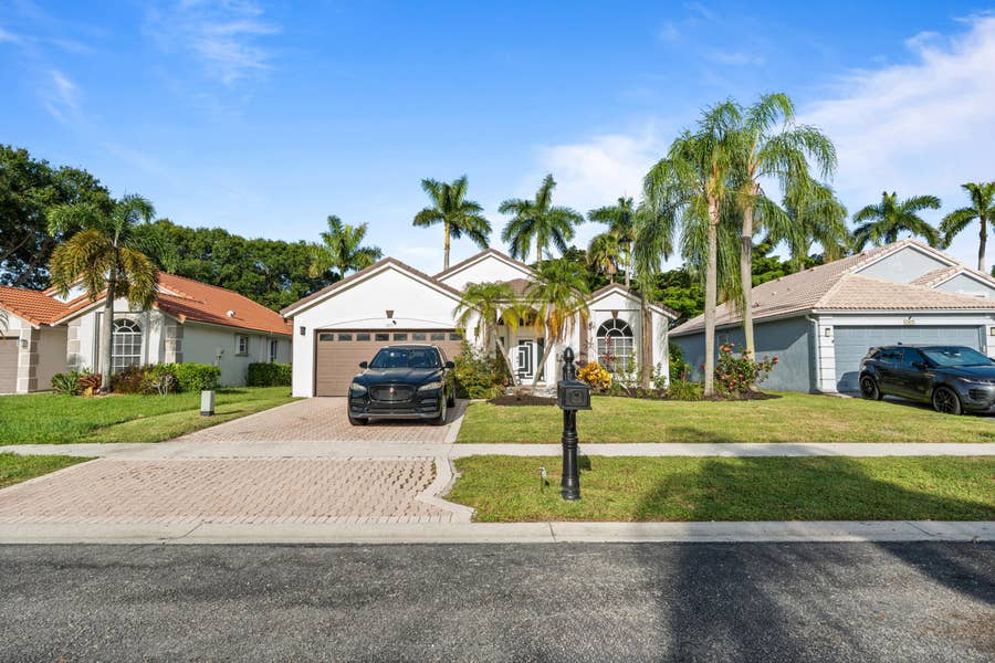 Property photo for 1971 OAK BERRY Circle, Wellington, FL