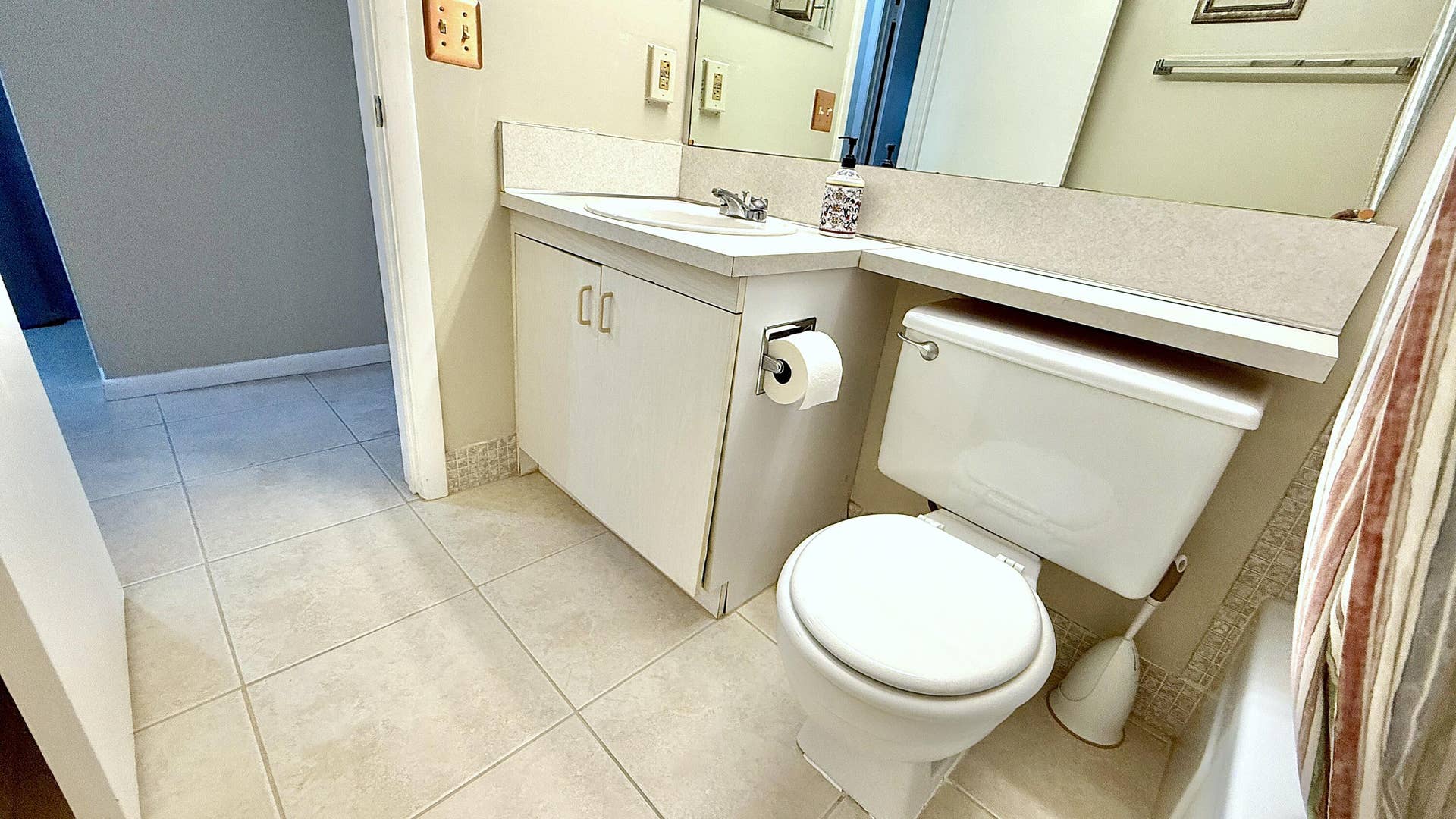 4075 NEWPORT Q Drive, Deerfield Beach, FL 33442 Main Bathroom