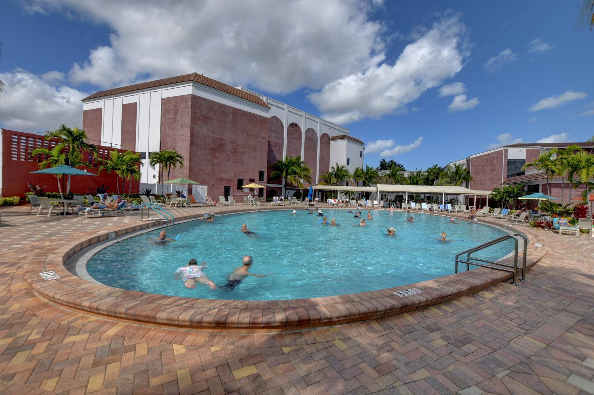 4075 NEWPORT Q Drive, Deerfield Beach, FL 33442 Clubhouse Outdoor Pool