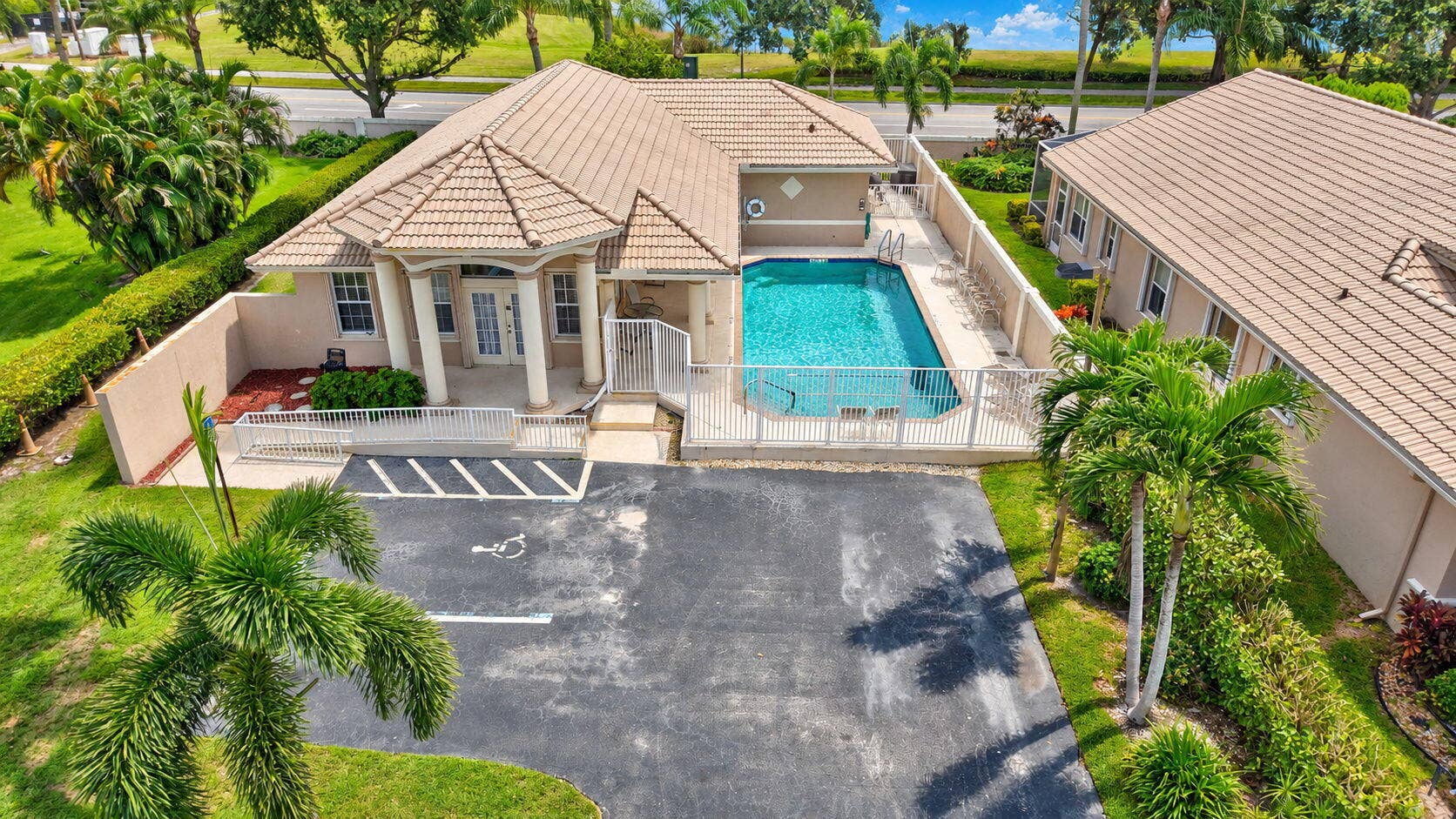 6354 Westchester Club Drive N, Boynton Beach, FL 33437 73-web-or-mls-DJI_20260930120509_0384_D_