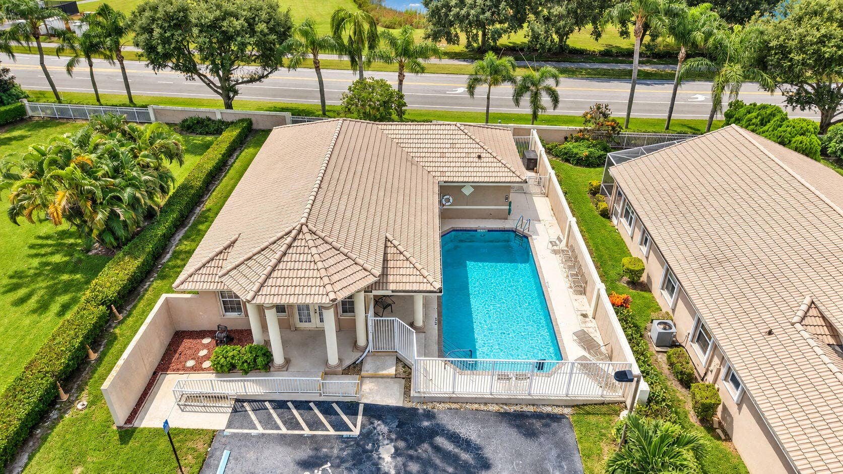 6354 Westchester Club Drive N, Boynton Beach, FL 33437 72-web-or-mls-DJI_20260930120458_0379_D_