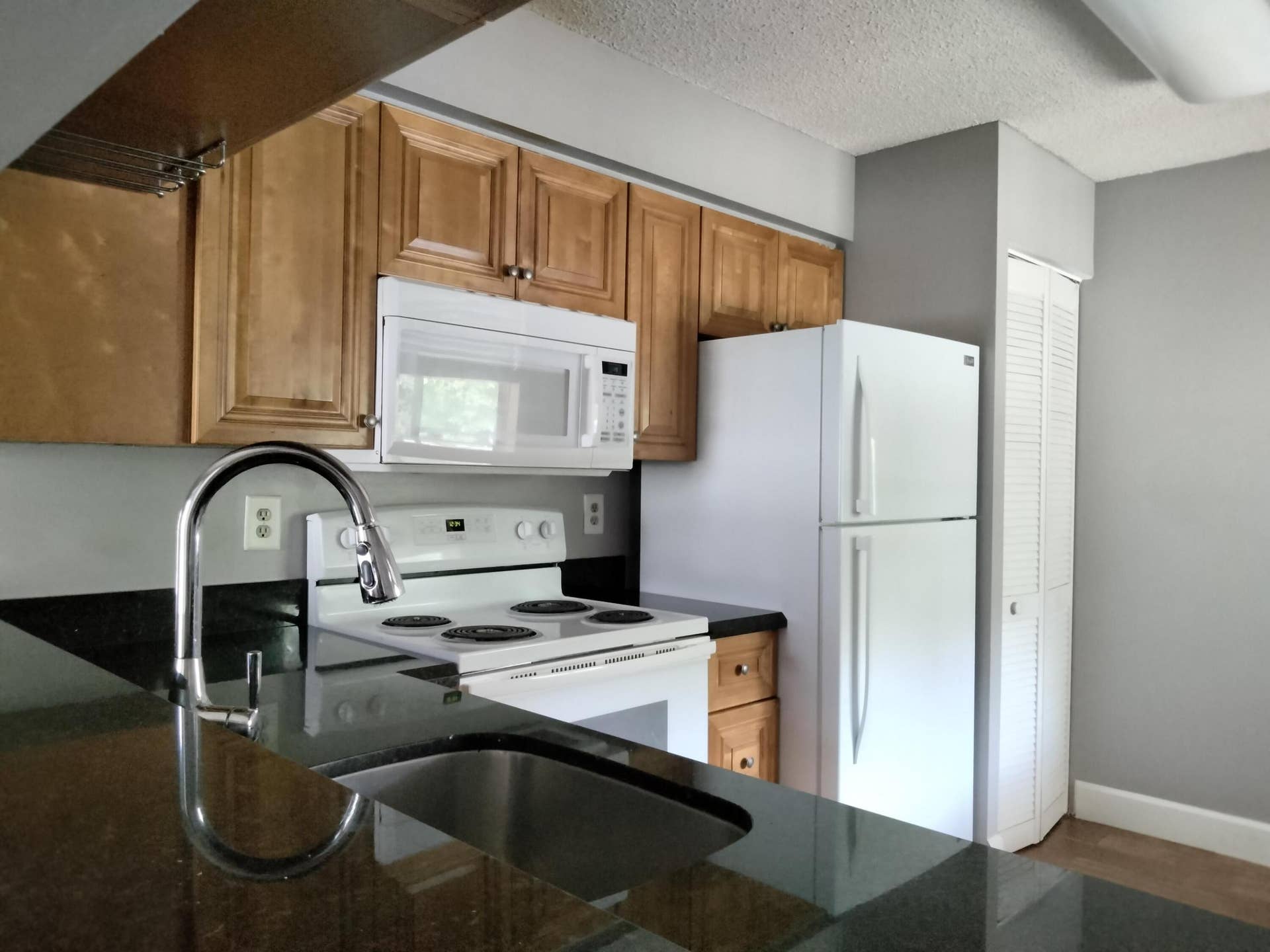 17201 GLENMOOR Drive, West Palm Beach, FL 33409 15