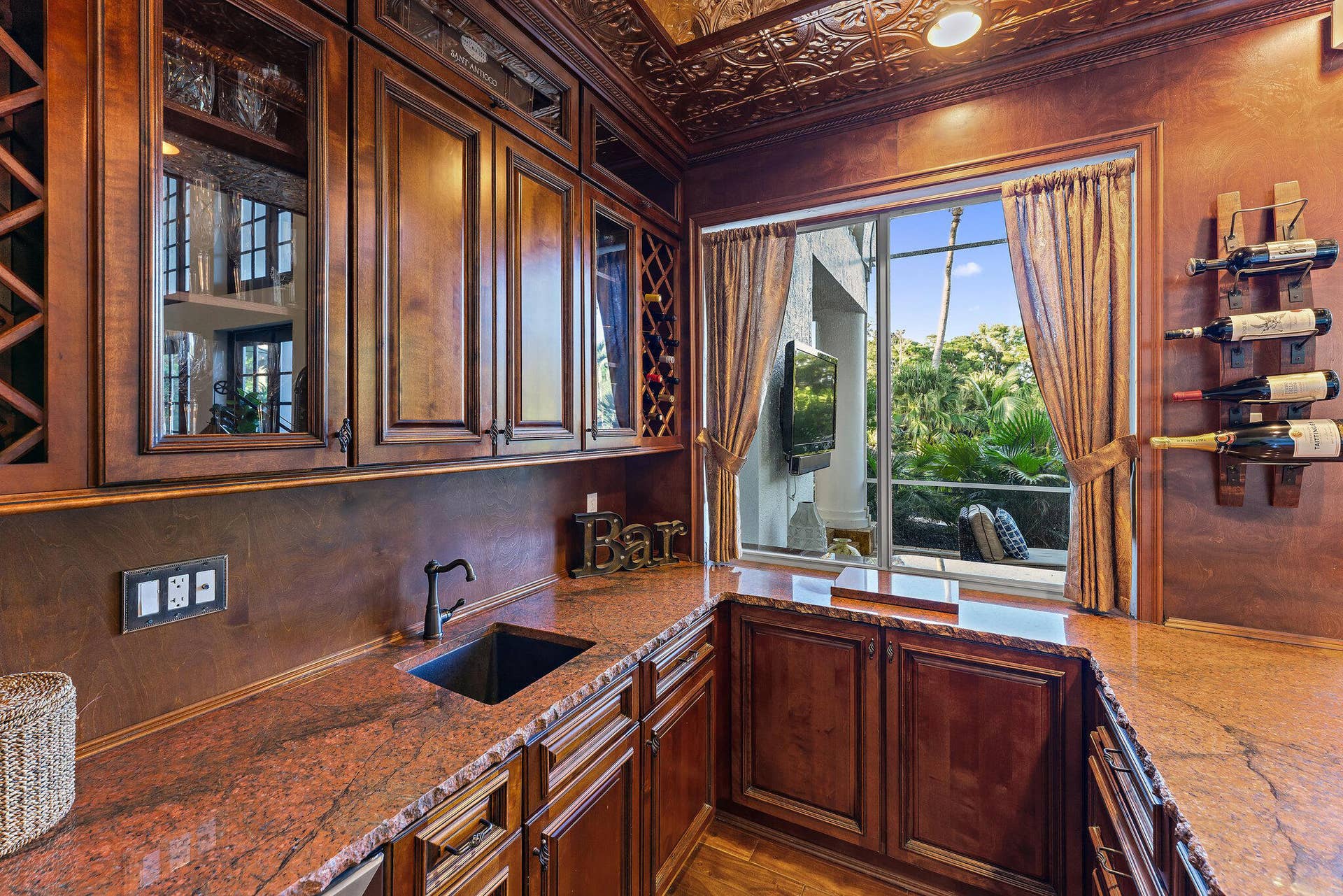 2584 SE Ranch Acres Circle, Jupiter, FL 33478 Gorgeous Bar