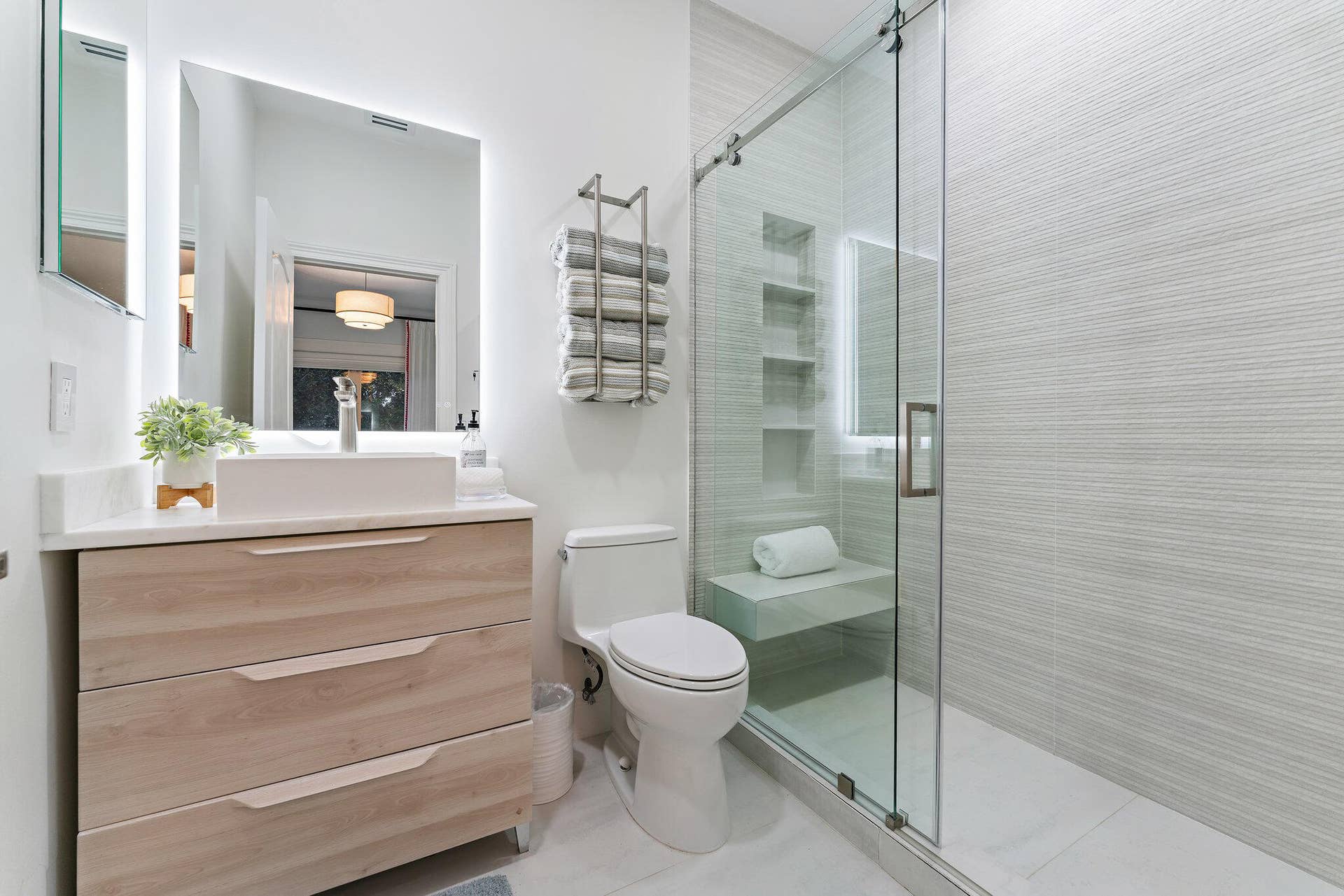 2584 SE Ranch Acres Circle, Jupiter, FL 33478 Guest Bath with Walk In Shower