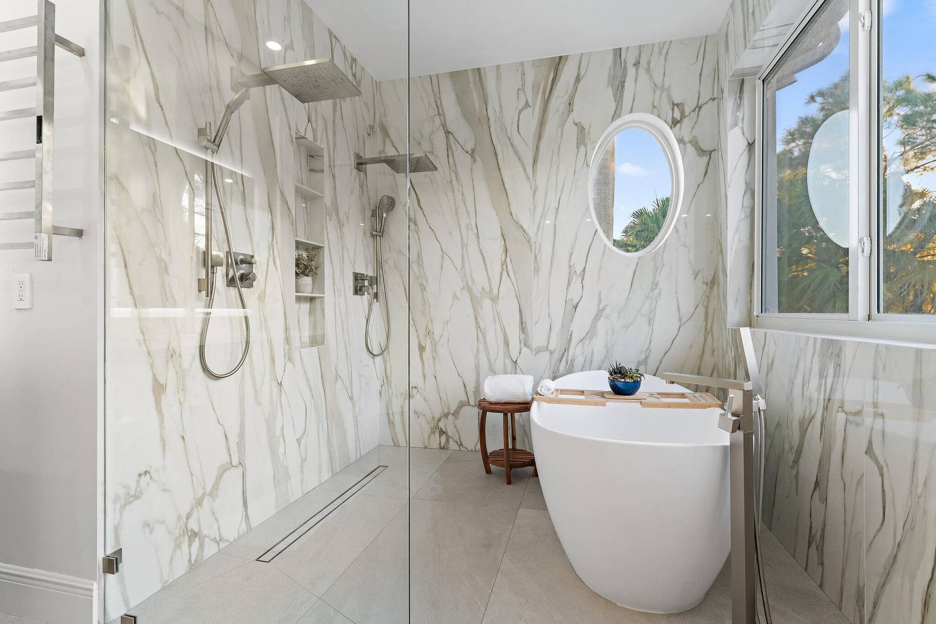 2584 SE Ranch Acres Circle, Jupiter, FL 33478 Spa Bath with Walk In Shower and Soaking