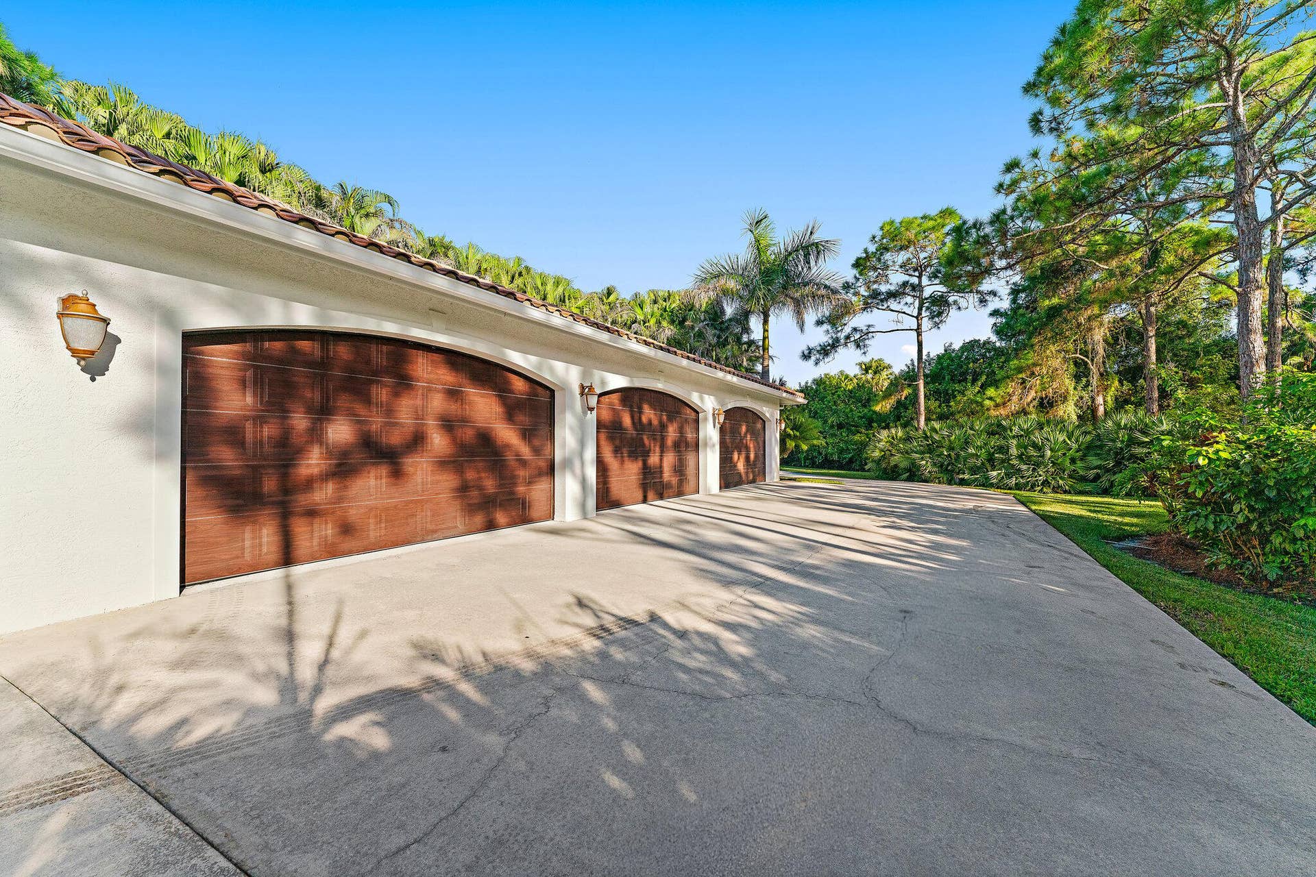 2584 SE Ranch Acres Circle, Jupiter, FL 33478 Private Motor Court