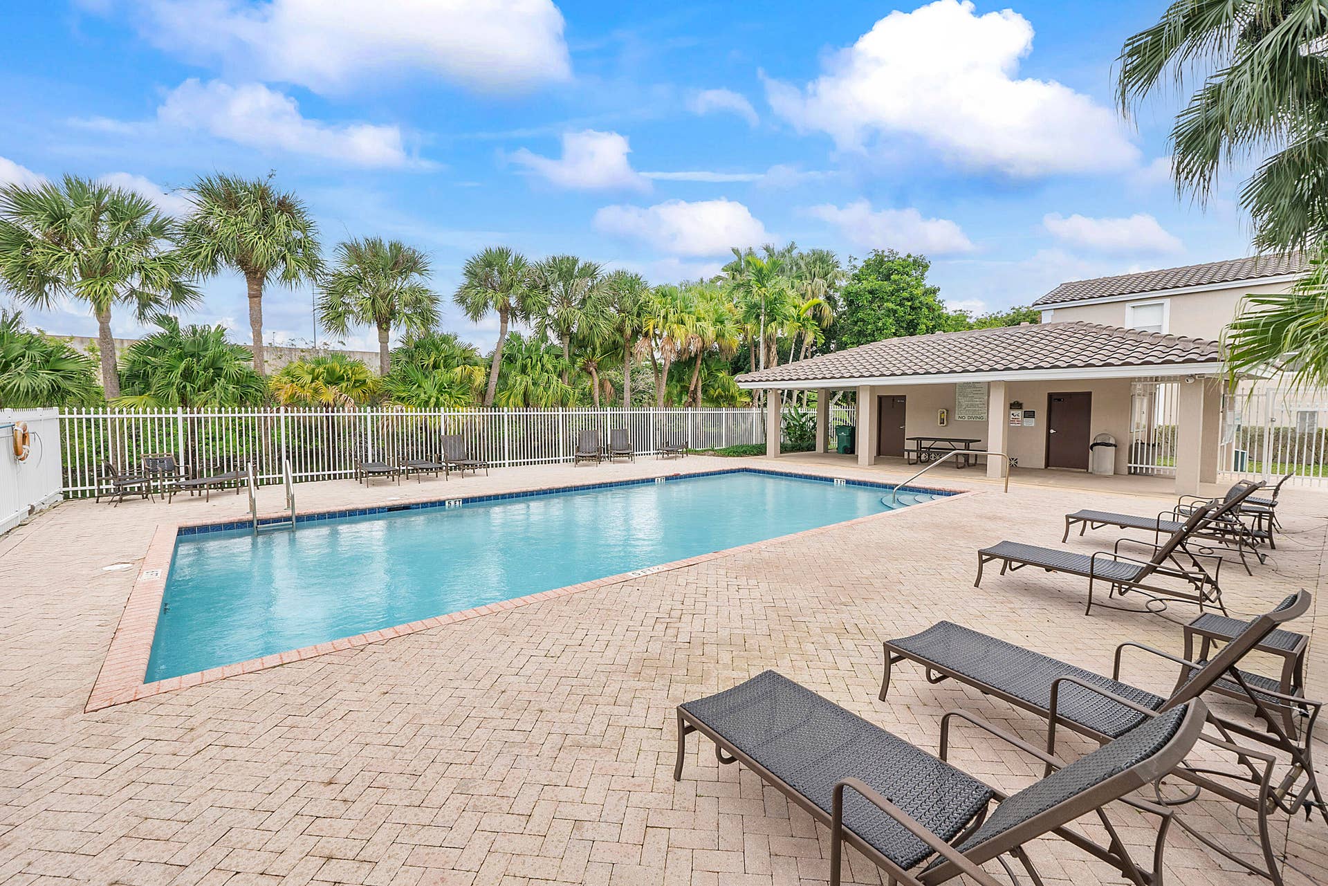 10588 NW 56TH Drive, Coral Springs, FL 33076 10569 Nw 56th Pl_046