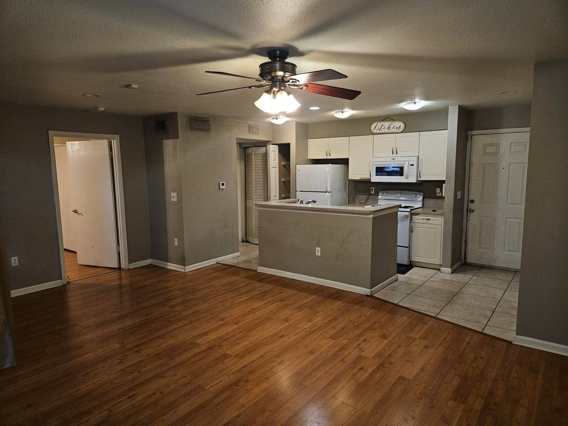 4751 VIA PALM Lakes, #409, West Palm Beach, West Palm Beach, FL 33417 4751 LIVNG RM