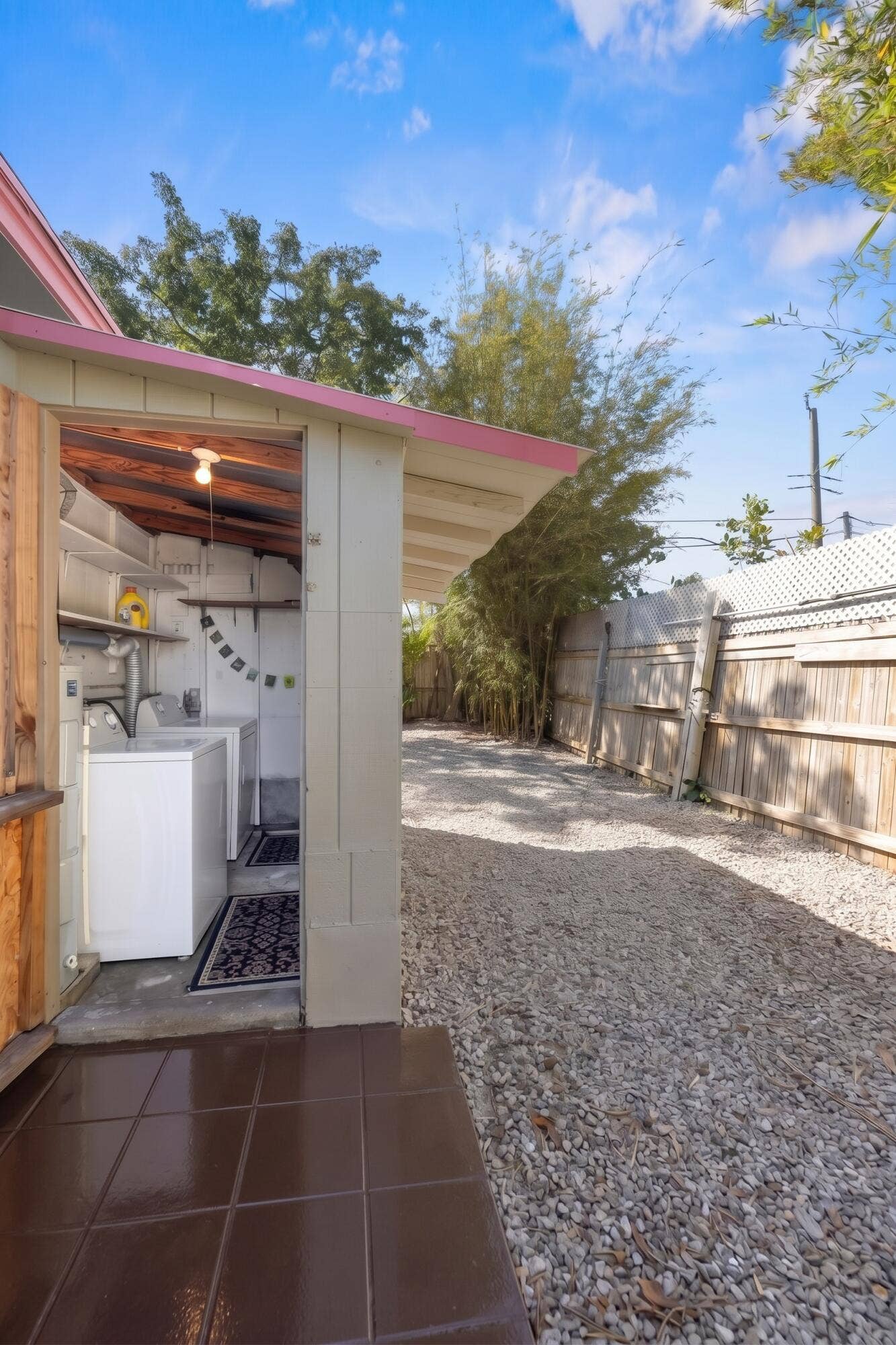 101 E 25th Street, West Palm Beach, FL 33404 Laundry room outside