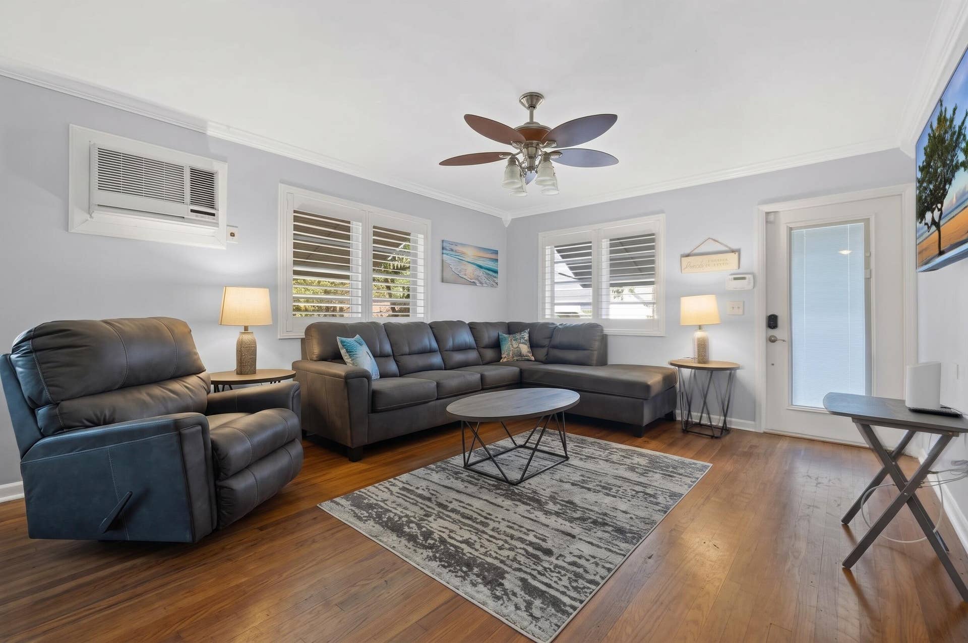 101 E 25th Street, West Palm Beach, FL 33404 Living room angle 3