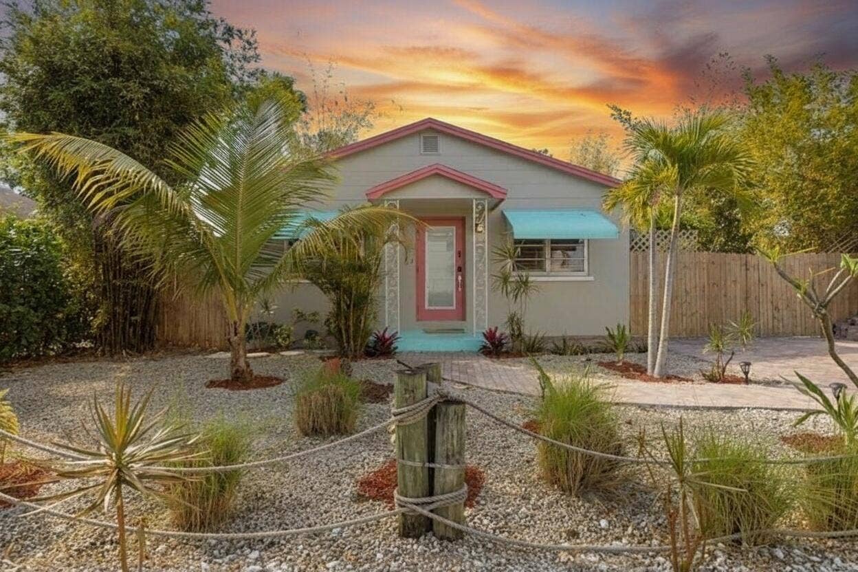 101 E 25th Street, West Palm Beach, FL 33404 FRONT OF HOUSE