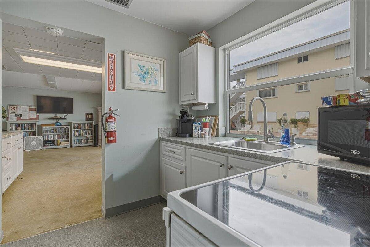 101 Doolen Court, #205, North Palm Beach, FL 33408 Community Room Kitchen
