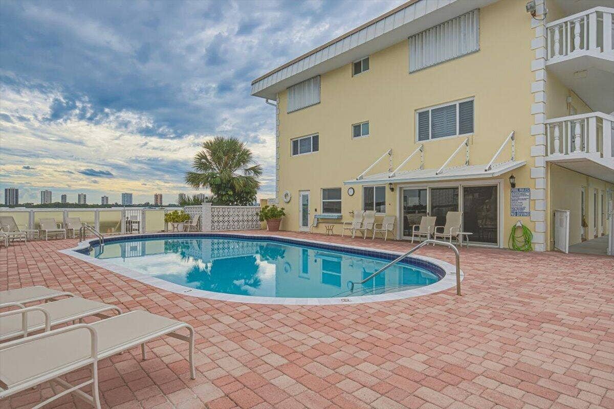 101 Doolen Court, #205, North Palm Beach, FL 33408 Pool Area