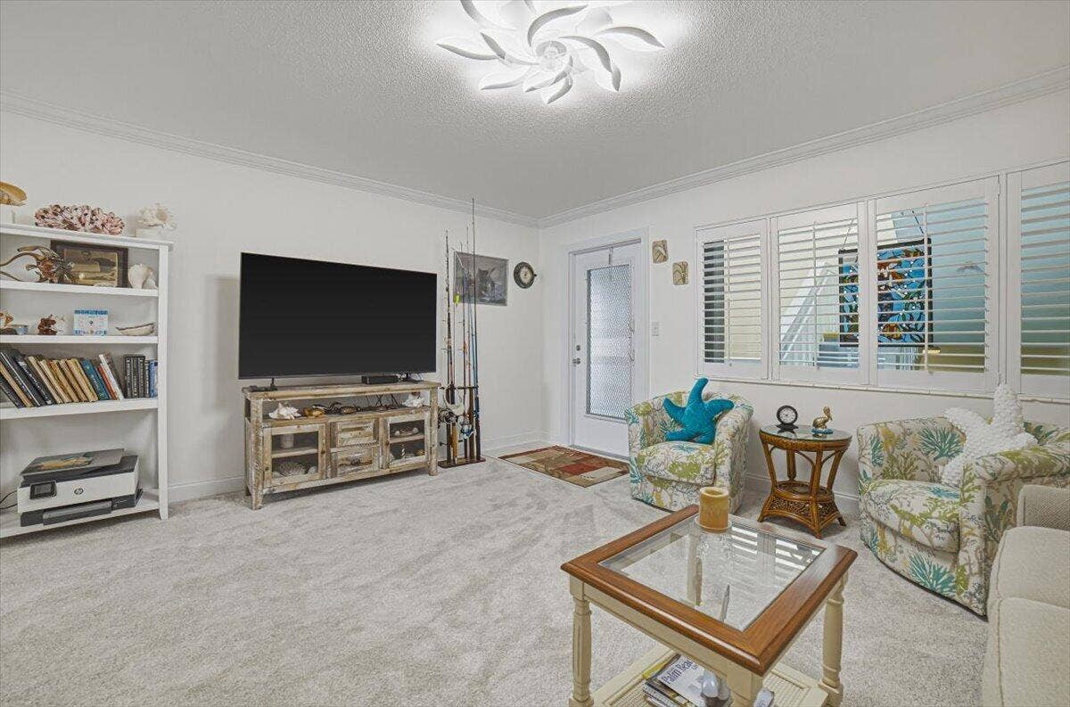 101 Doolen Court, #205, North Palm Beach, FL 33408 Livingroom