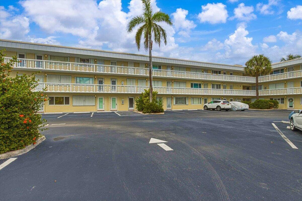 101 Doolen Court, #205, North Palm Beach, FL 33408 Front Building