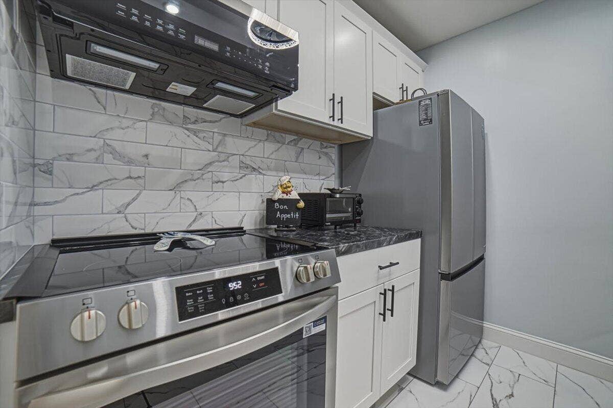 101 Doolen Court, #205, North Palm Beach, FL 33408 Newly Remodeled Kitchen
