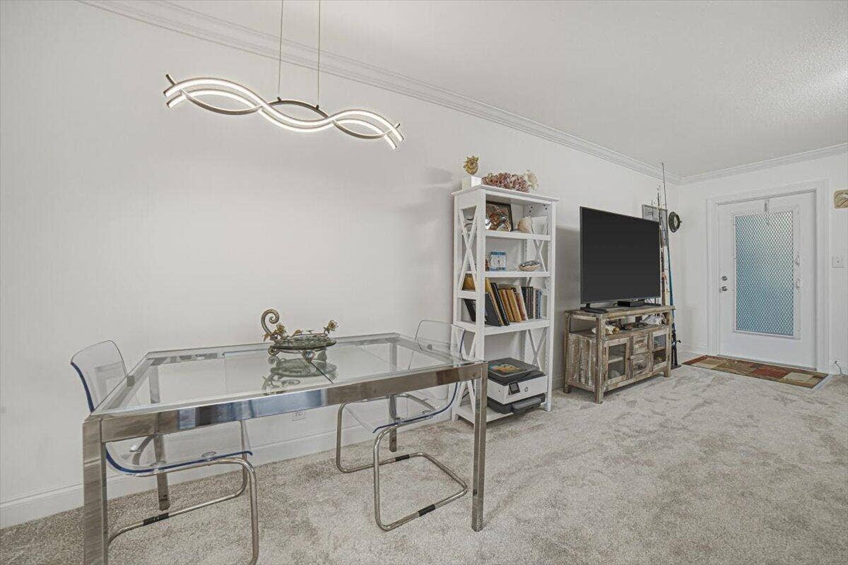 101 Doolen Court, #205, North Palm Beach, FL 33408 Dining Area