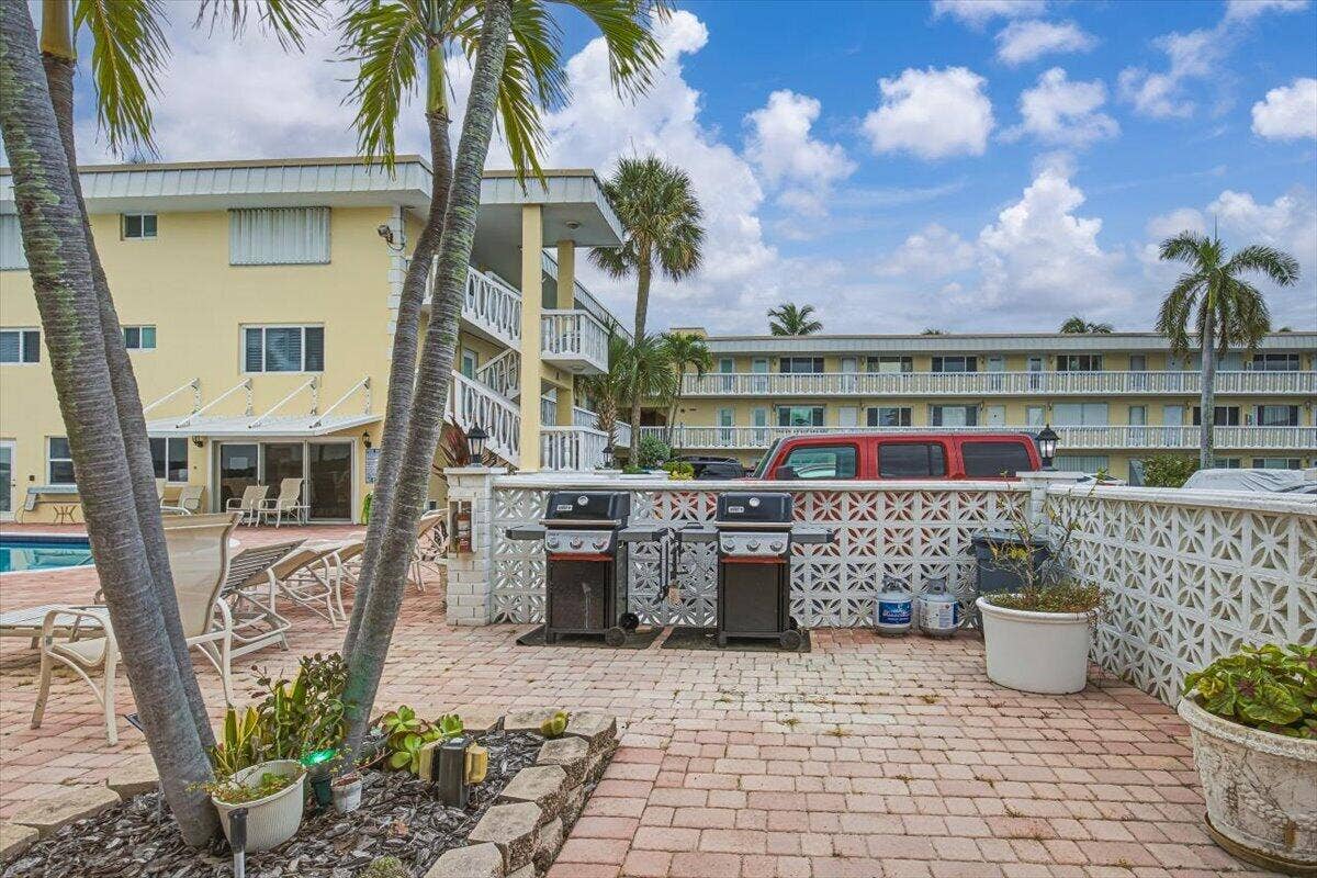 101 Doolen Court, #205, North Palm Beach, FL 33408 BBQ Area