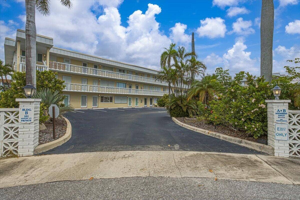 101 Doolen Court, #205, North Palm Beach, FL 33408 Front Building
