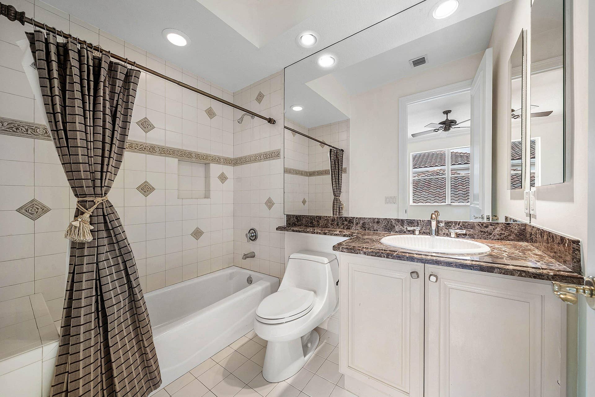 En-Suite bathroom for bedroom #3