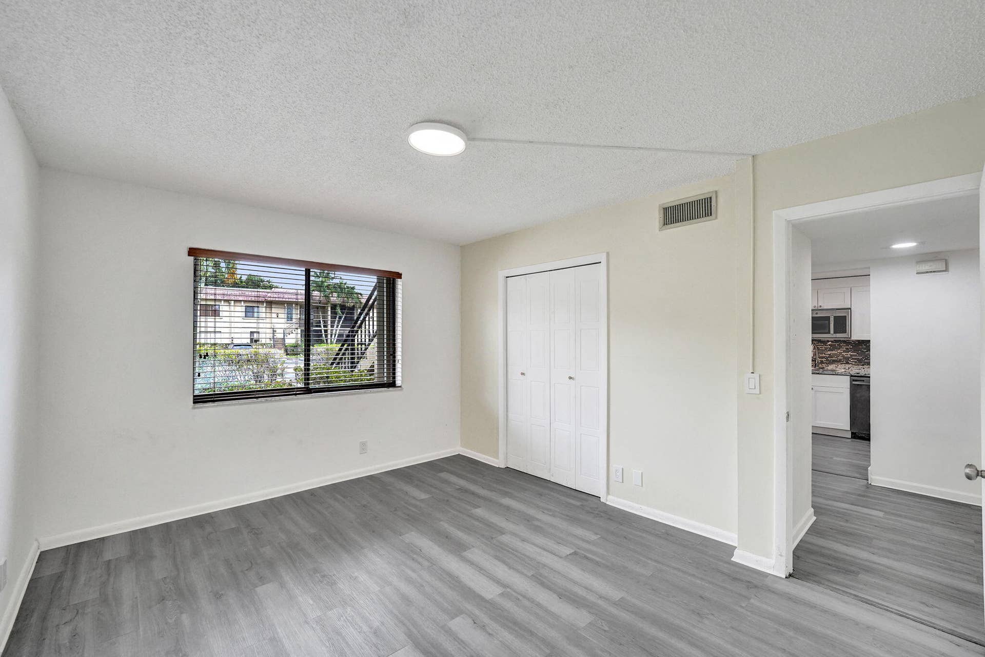 310 Lakeview Drive, #105, Weston, FL 33326 9-web-or-mls-DSC05252
