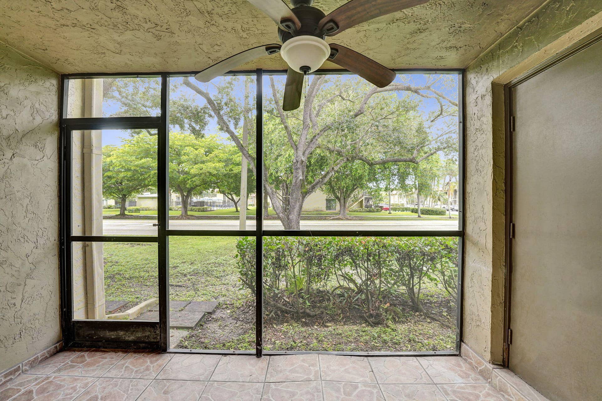 310 Lakeview Drive, #105, Weston, FL 33326 44-web-or-mls-DSC05357