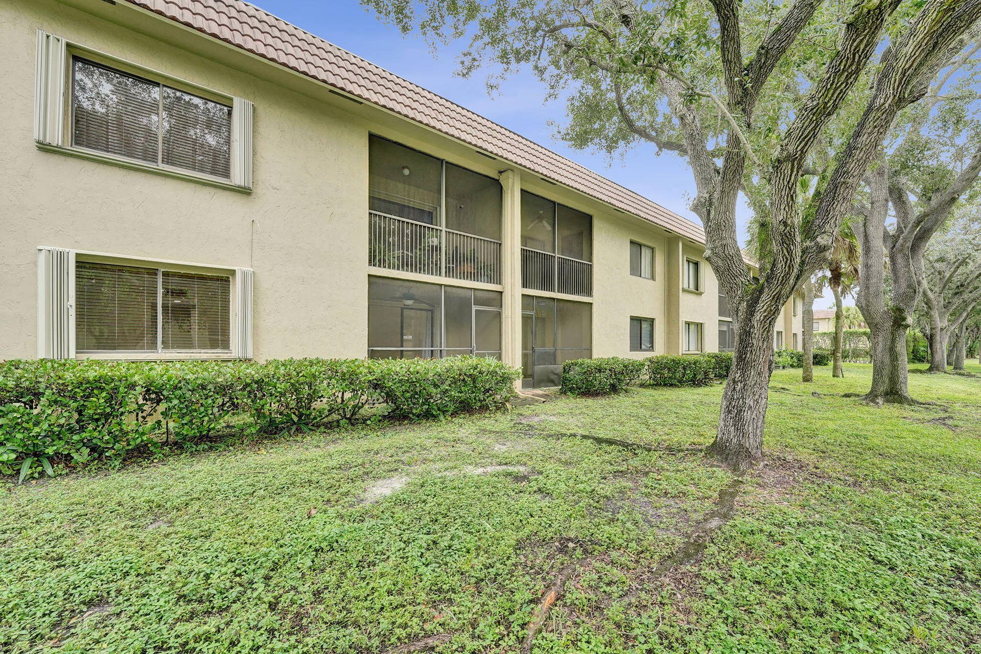 310 Lakeview Drive, #105, Weston, FL 33326 49-web-or-mls-DSC05372