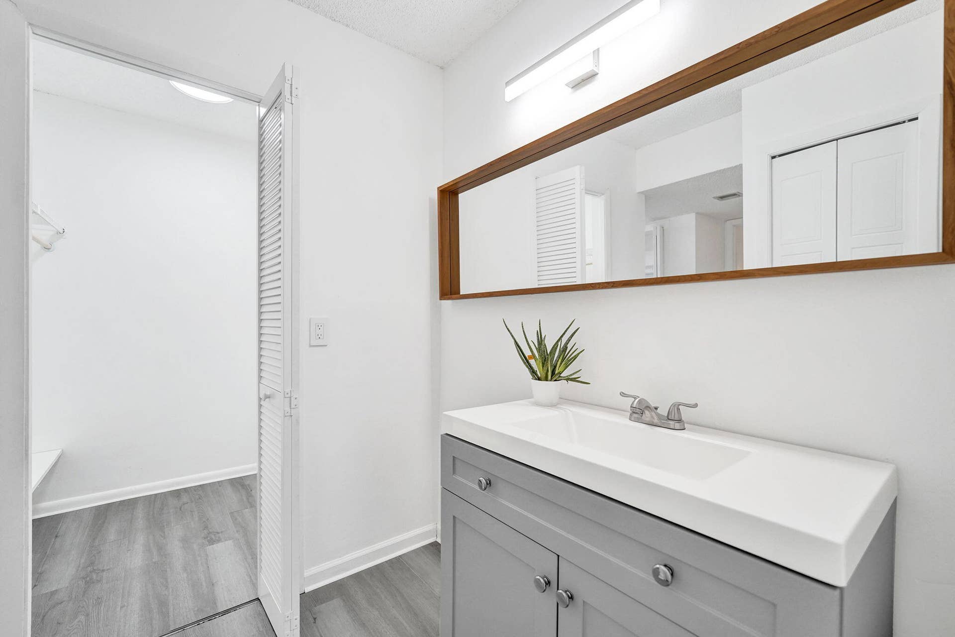 310 Lakeview Drive, #105, Weston, FL 33326 23-web-or-mls-DSC05294