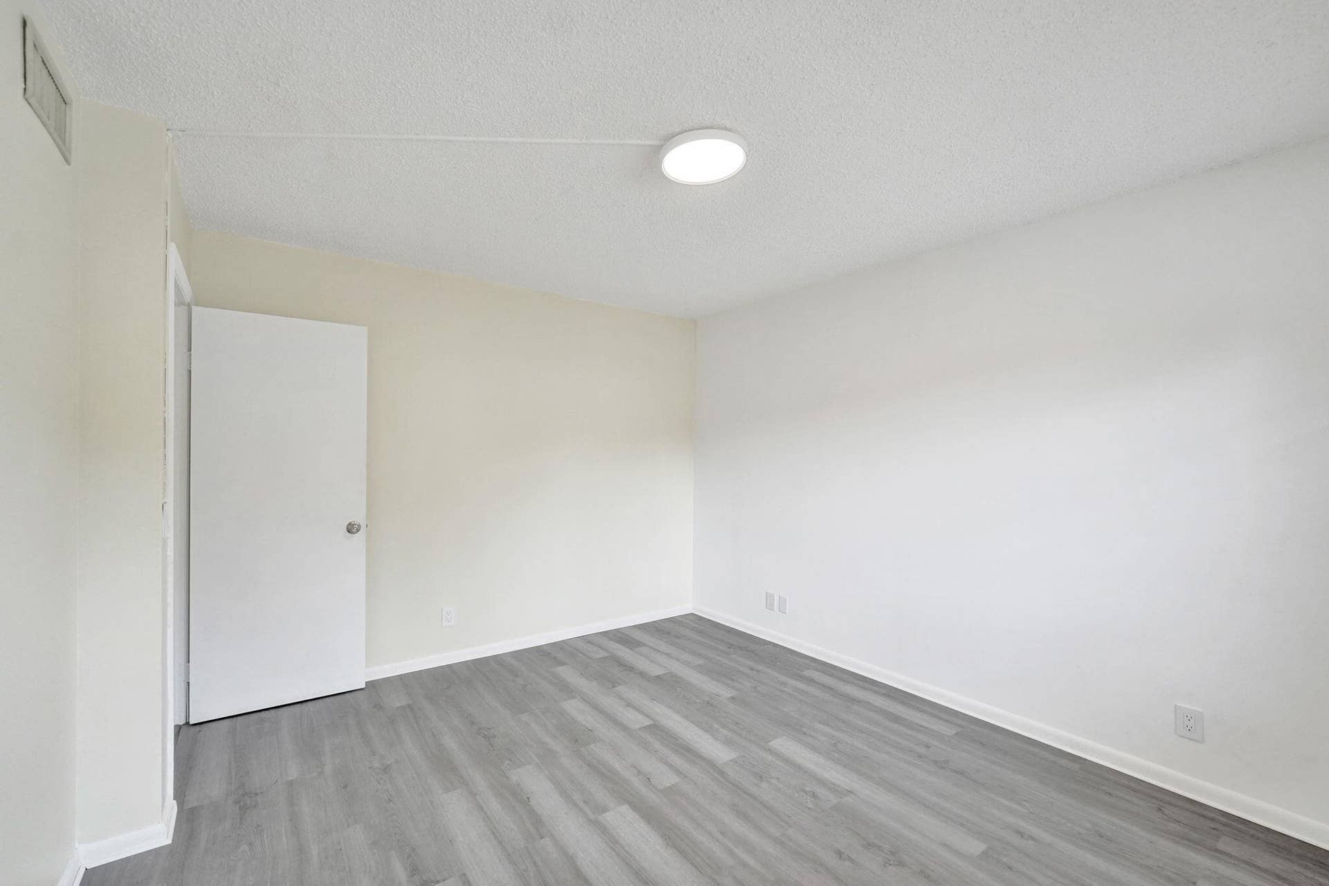310 Lakeview Drive, #105, Weston, FL 33326 11-web-or-mls-DSC05258