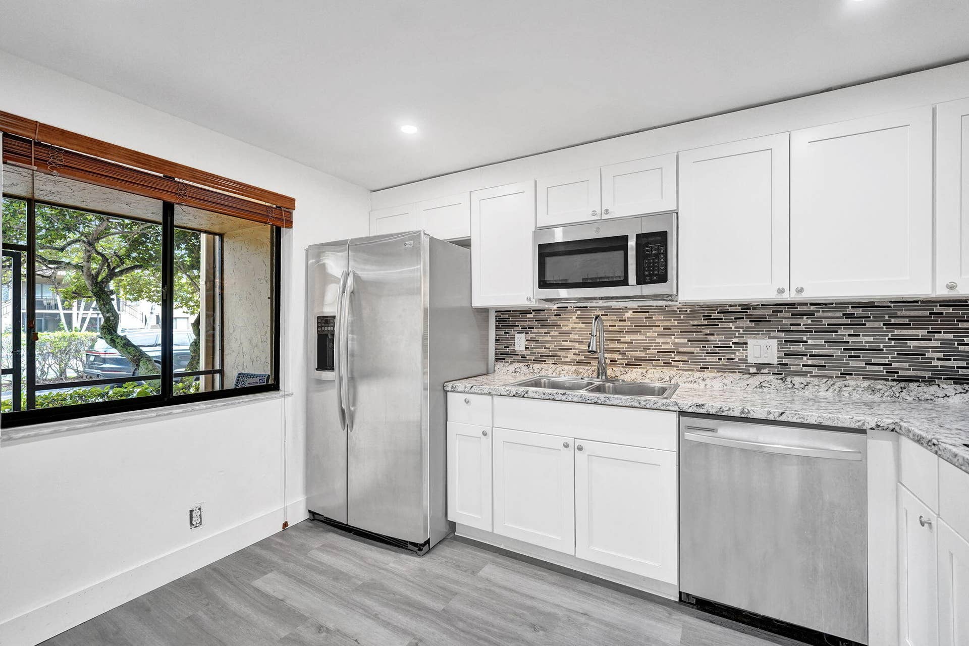 310 Lakeview Drive, #105, Weston, FL 33326 31-web-or-mls-DSC05318