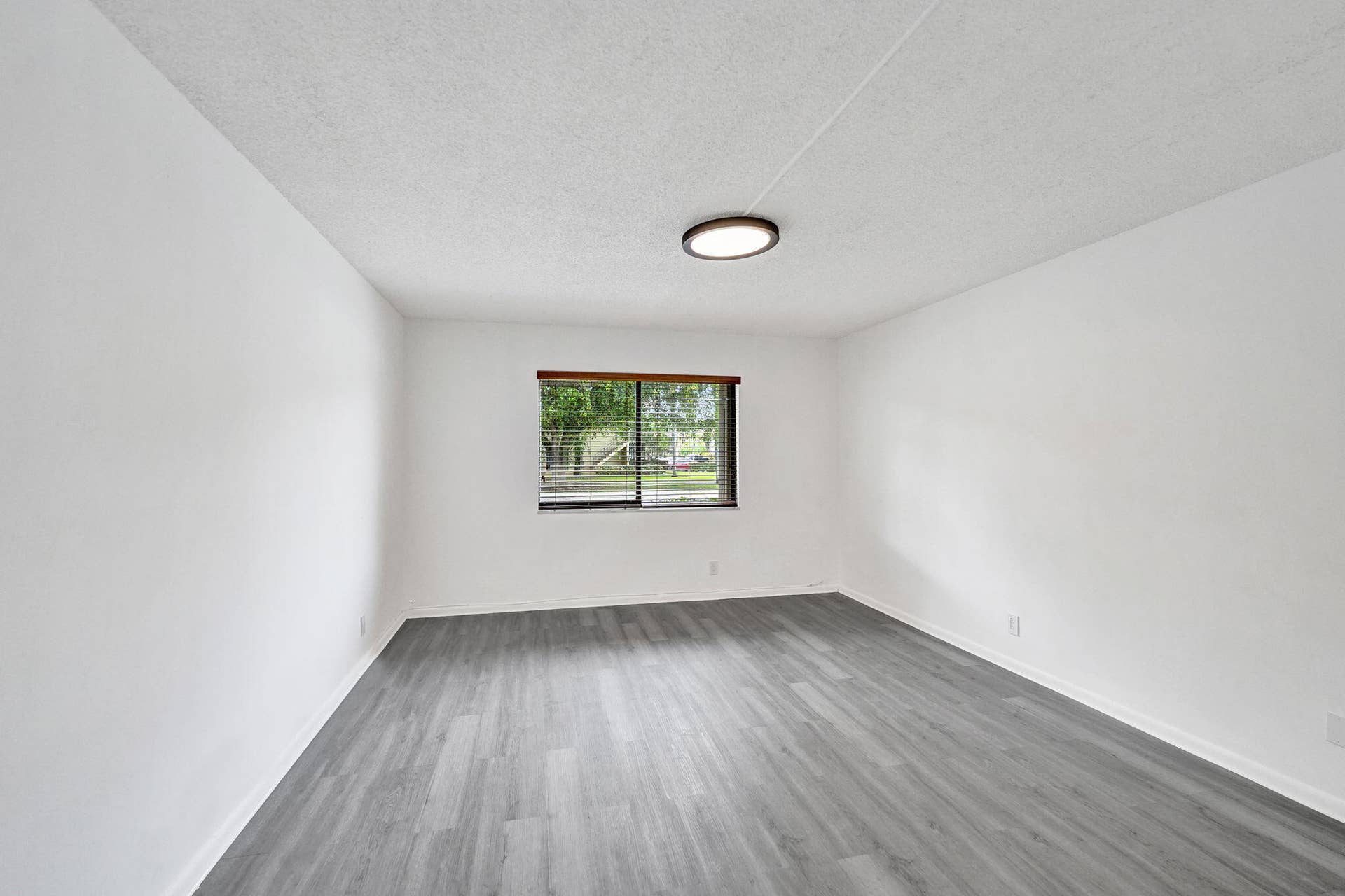 310 Lakeview Drive, #105, Weston, FL 33326 17-web-or-mls-DSC05276
