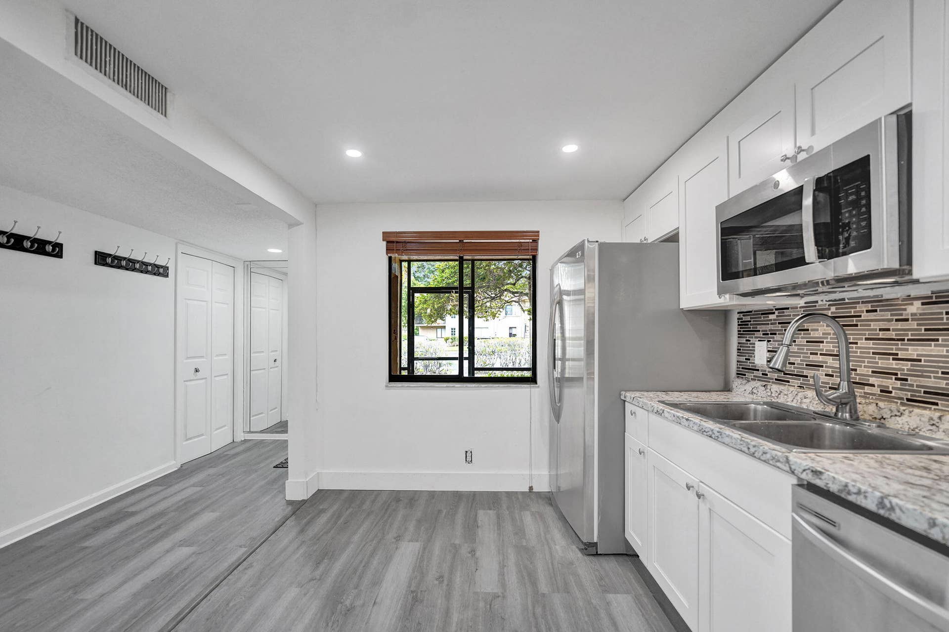 310 Lakeview Drive, #105, Weston, FL 33326 32-web-or-mls-DSC05321