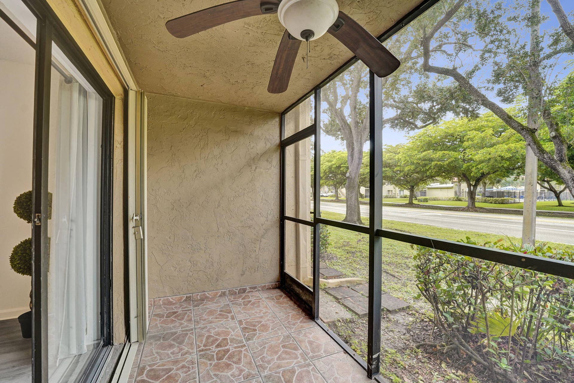 310 Lakeview Drive, #105, Weston, FL 33326 46-web-or-mls-DSC05363
