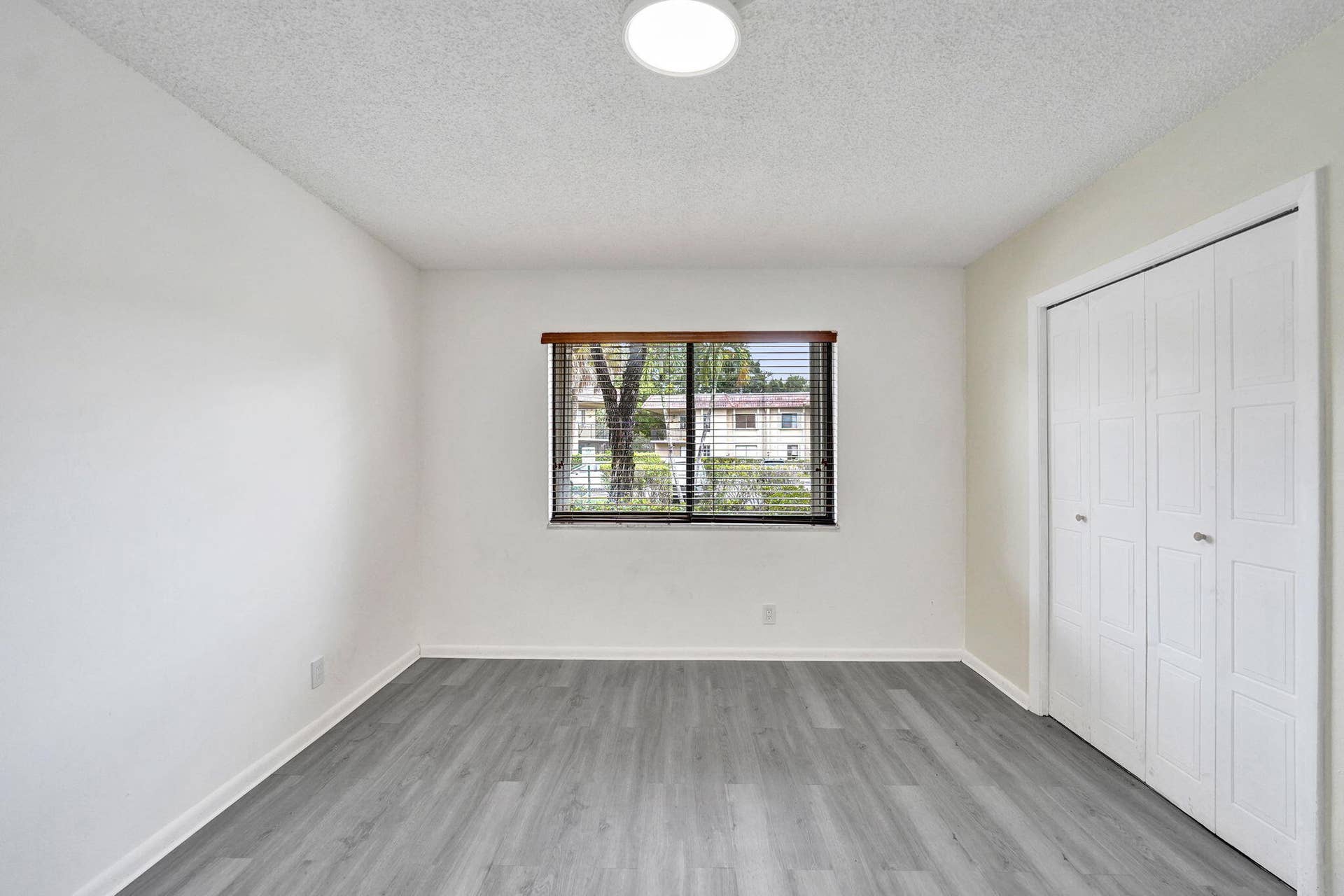 310 Lakeview Drive, #105, Weston, FL 33326 8-web-or-mls-DSC05249