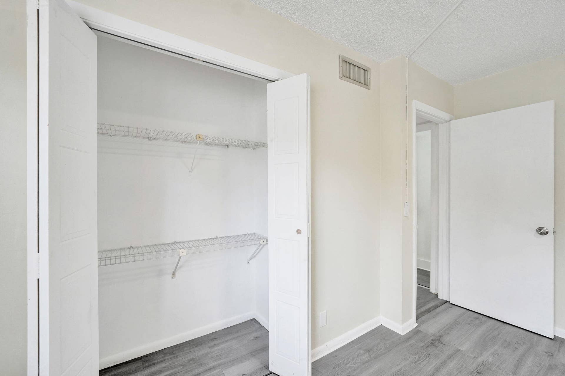 310 Lakeview Drive, #105, Weston, FL 33326 12-web-or-mls-DSC05261