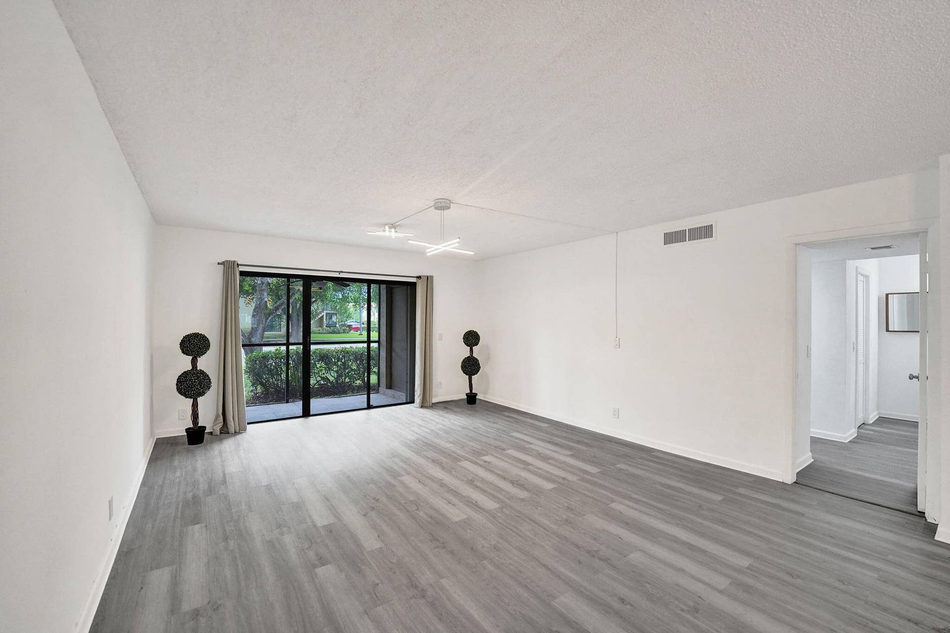 310 Lakeview Drive, #105, Weston, FL 33326 39-web-or-mls-DSC05342