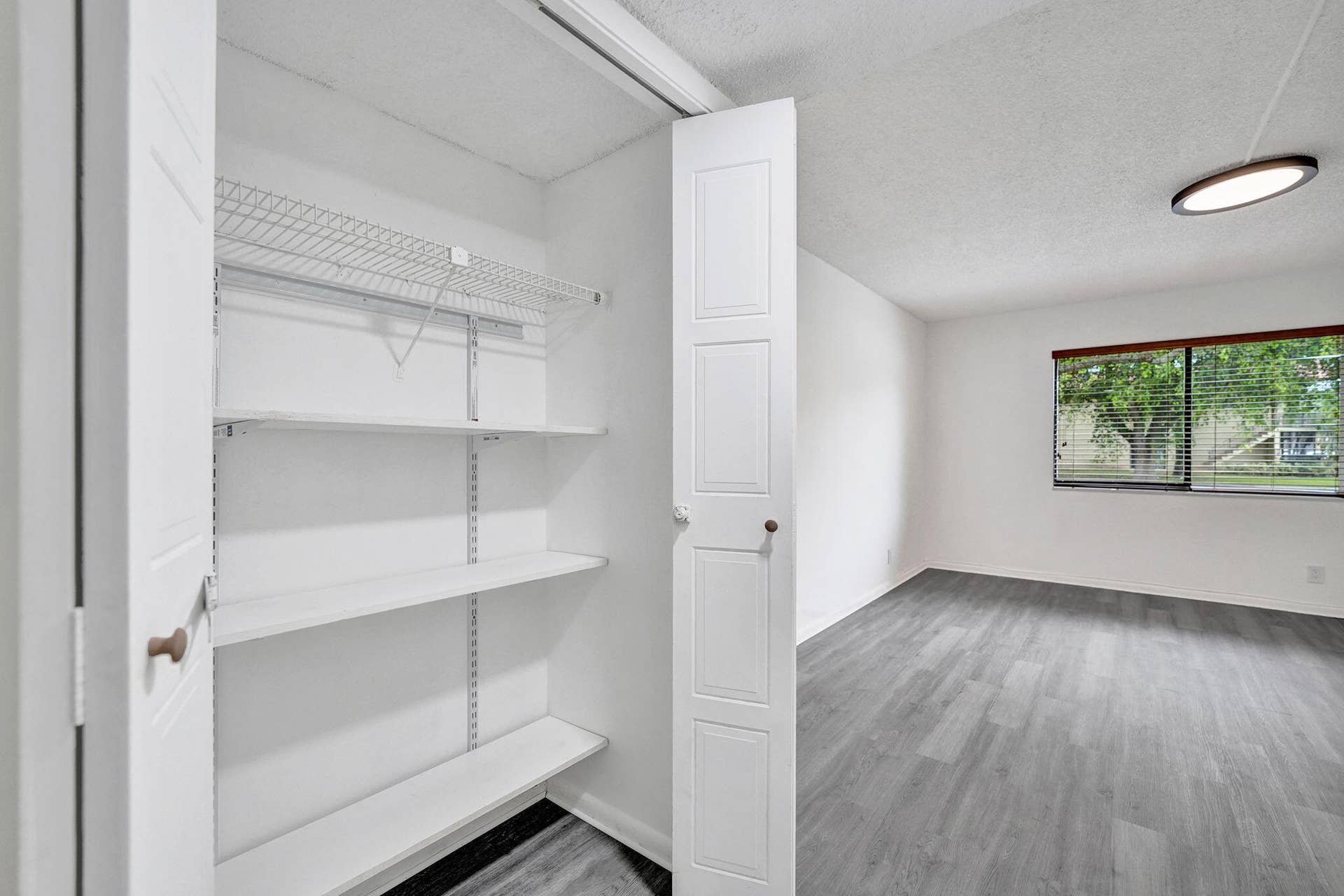 310 Lakeview Drive, #105, Weston, FL 33326 21-web-or-mls-DSC05288