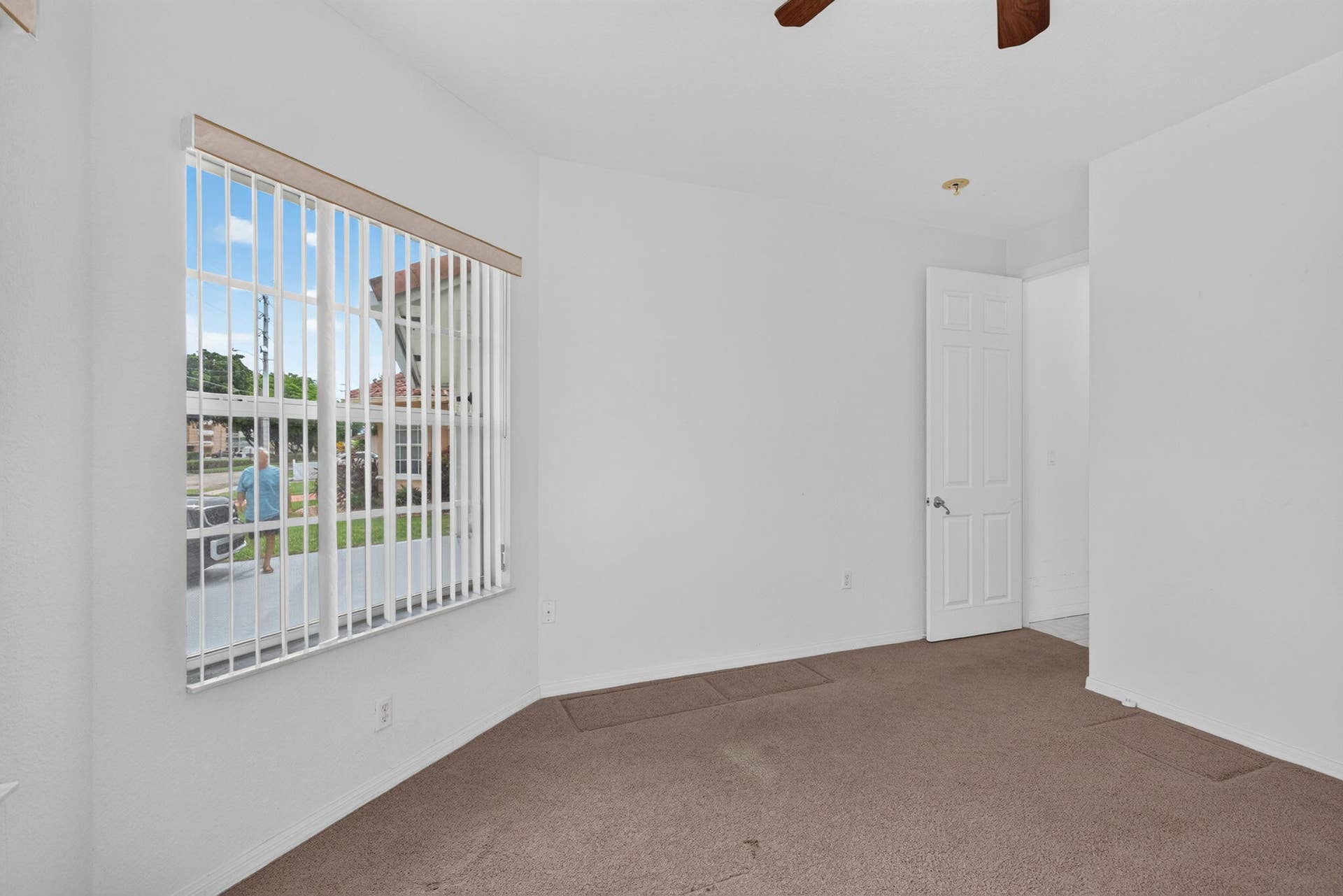 900 SE 2ND Avenue, Dania Beach, FL 33004 30-web-or-mls-_A7A9536