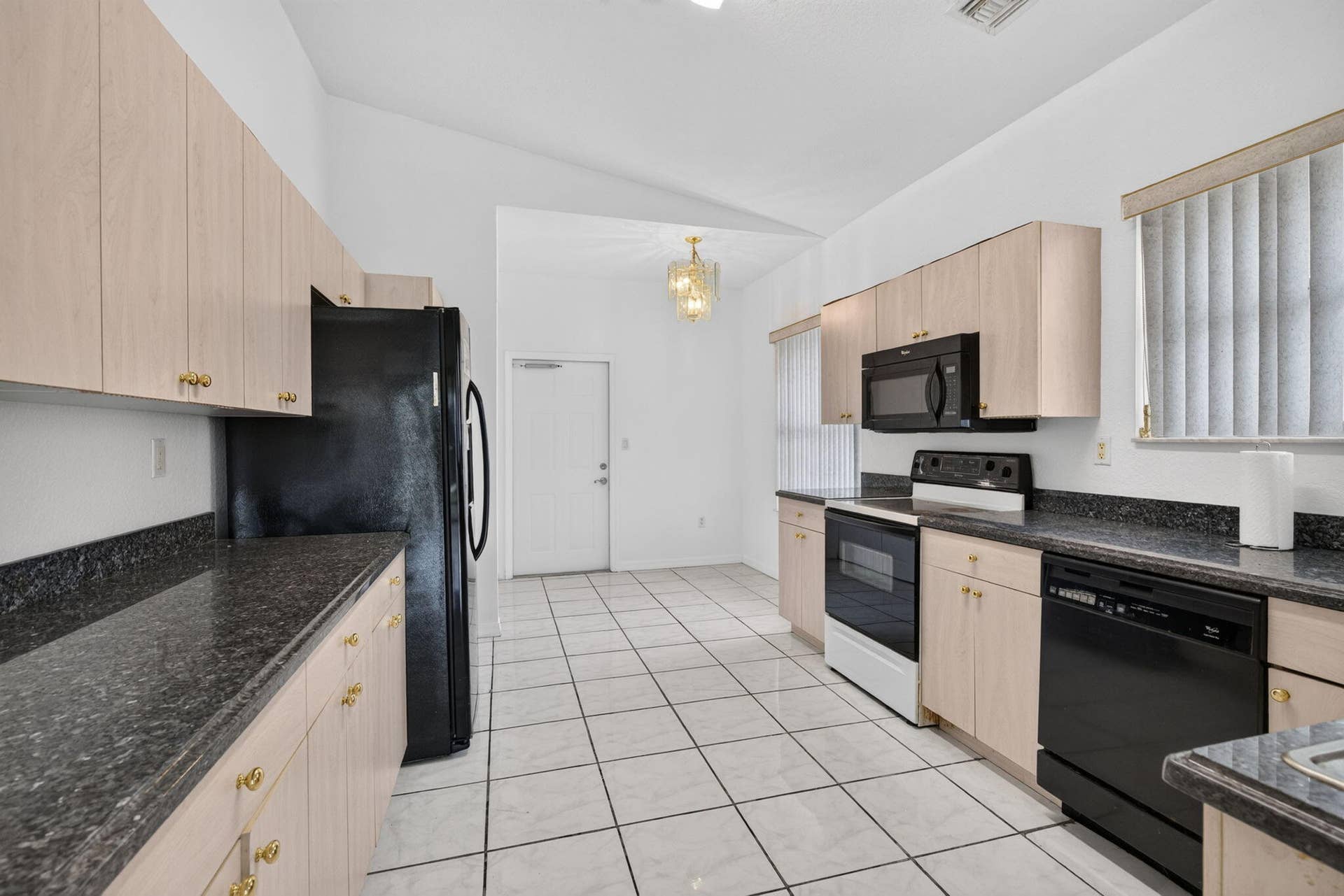 900 SE 2ND Avenue, Dania Beach, FL 33004 16-web-or-mls-_A7A9461