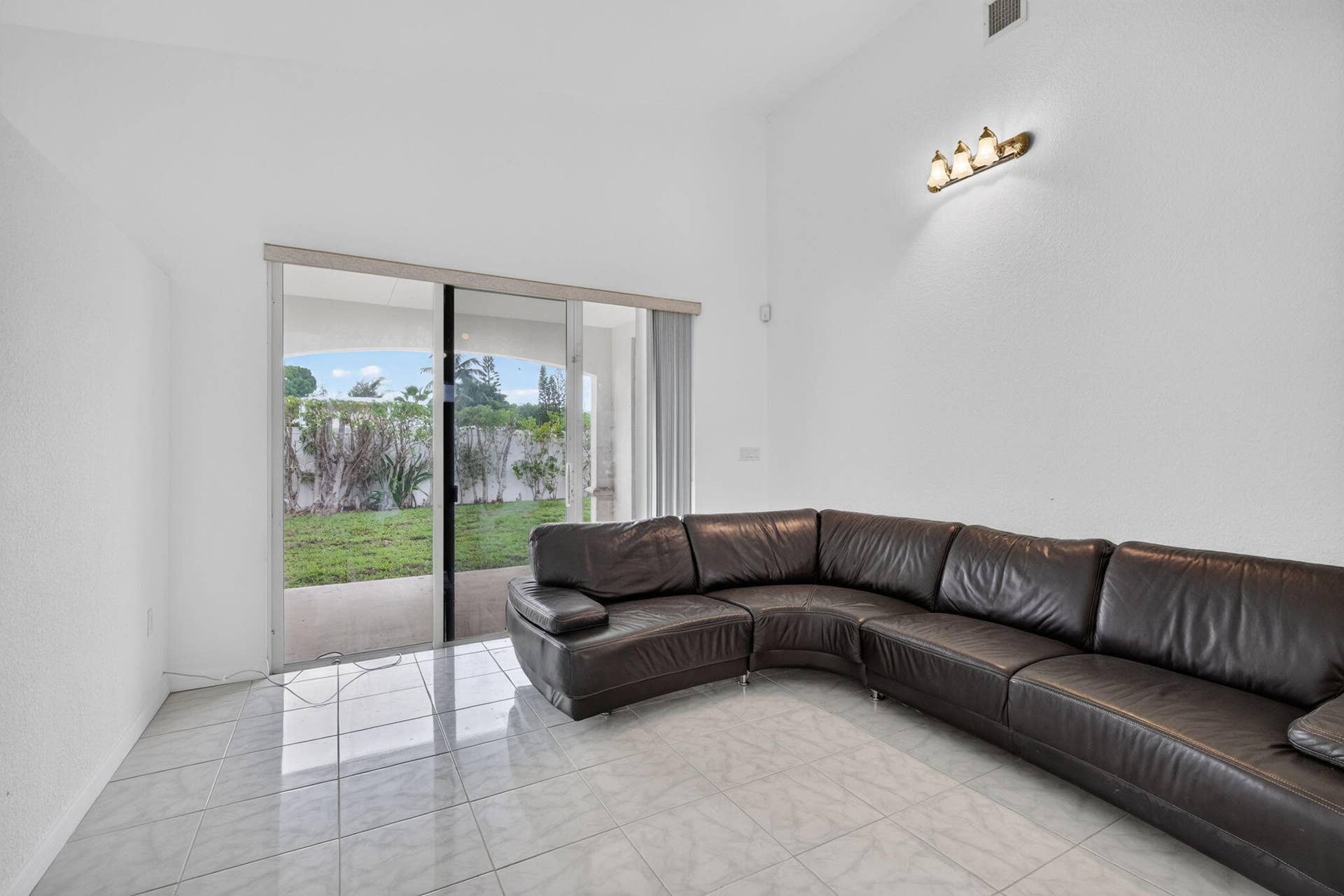 900 SE 2ND Avenue, Dania Beach, FL 33004 10-web-or-mls-_A7A9431