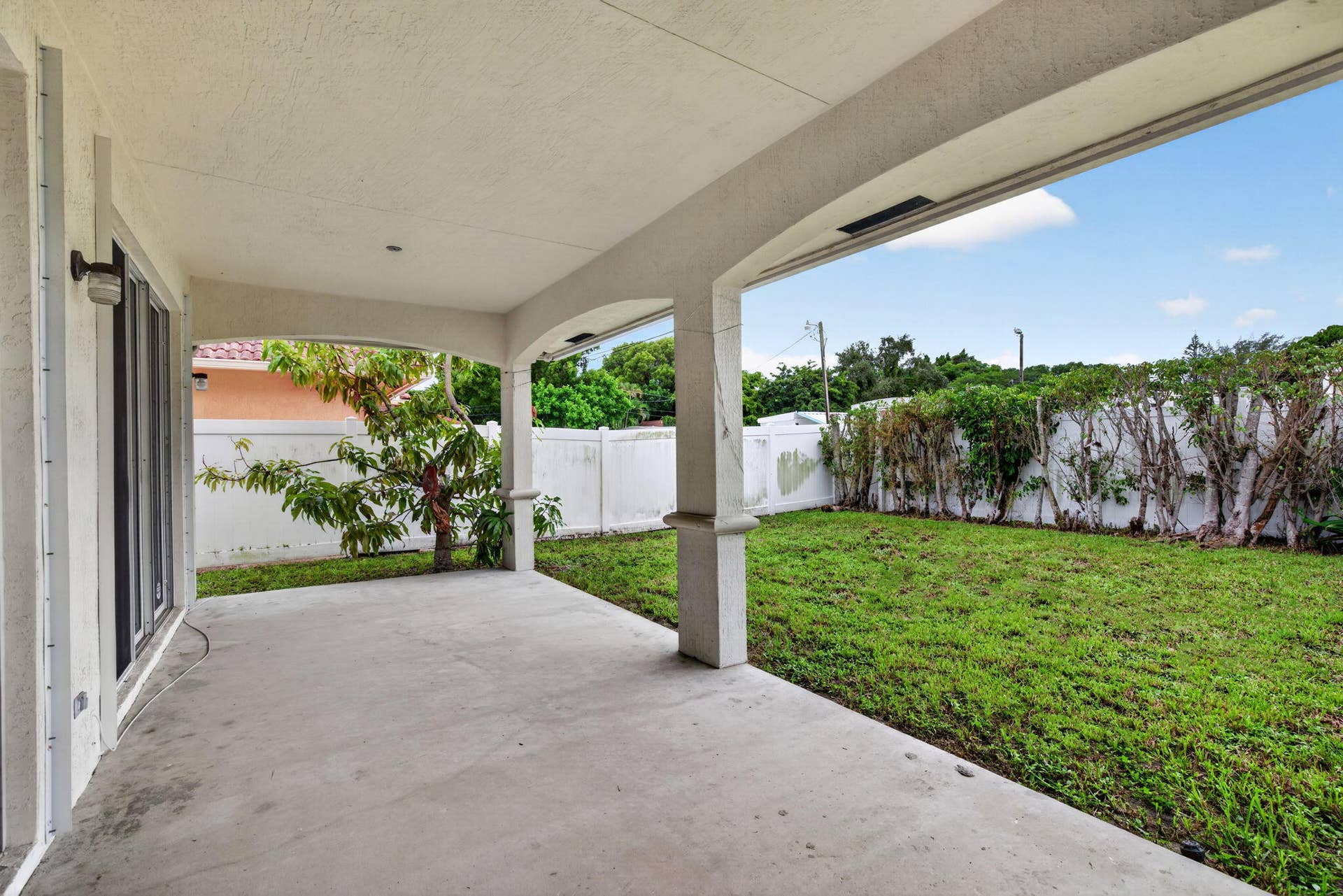 900 SE 2ND Avenue, Dania Beach, FL 33004 41-web-or-mls-_A7A9576